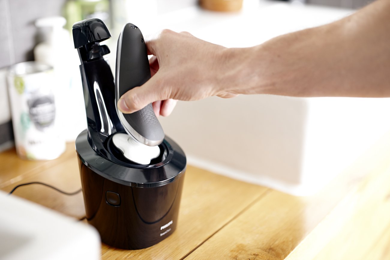 Philips Norelco Electric Shaver 7500 for Sensitive Skin