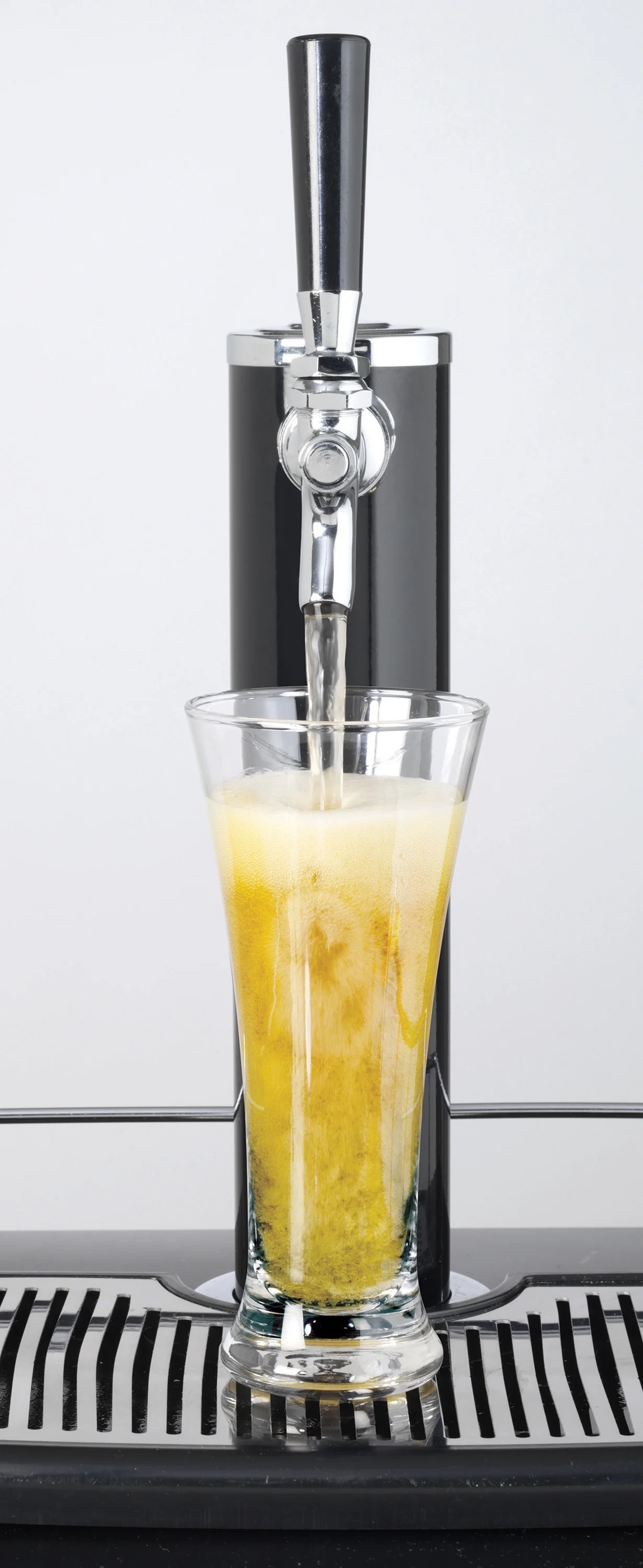 Nostalgia Electrics KRS2100 Black Kegorator