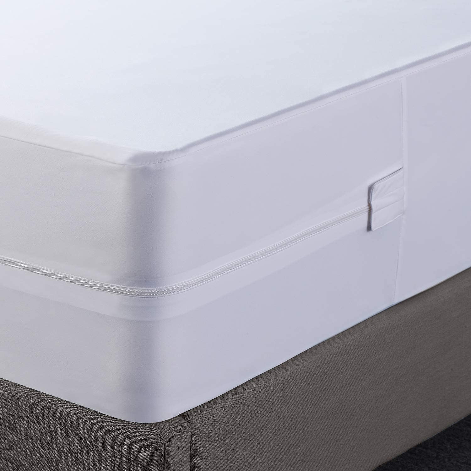 Utopia Bedding Zippered Mattress Encasement Twin XL, 100% Waterproof Mattress Protector, Absorbent, Six-Sided Mattress Cover