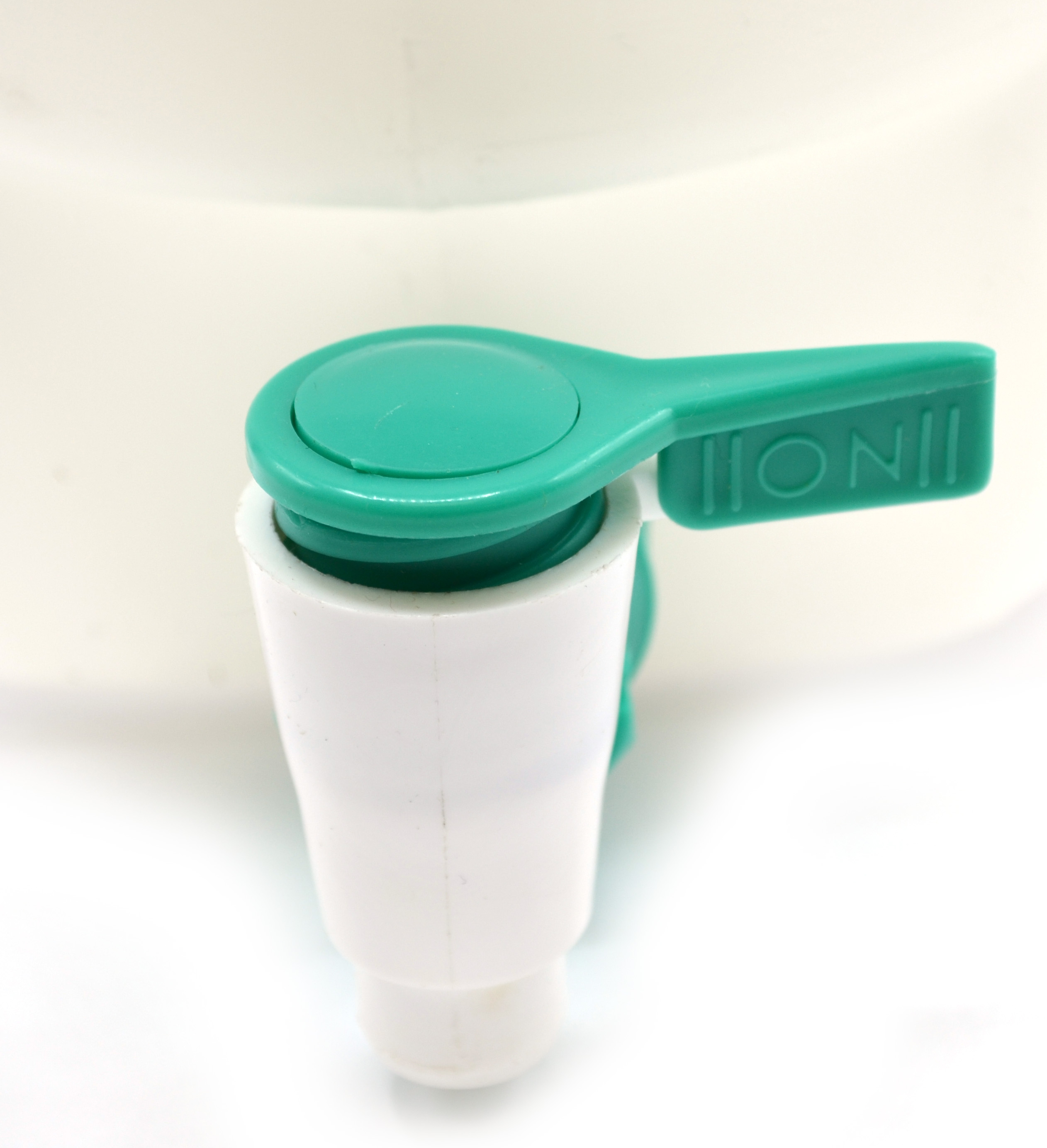 10 Liter Polypropylene Aspirator Bottle with Leak Proof Spigot - Eisco Labs