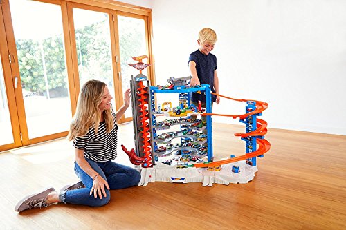 Hot Wheels Toy Car Track Set & 4 1:64 Scale Cars, Super Ultimate Garage, 3+ ft Tall with Motorized Gorilla & Storage for 140 Cars (Amazon Exclusive)