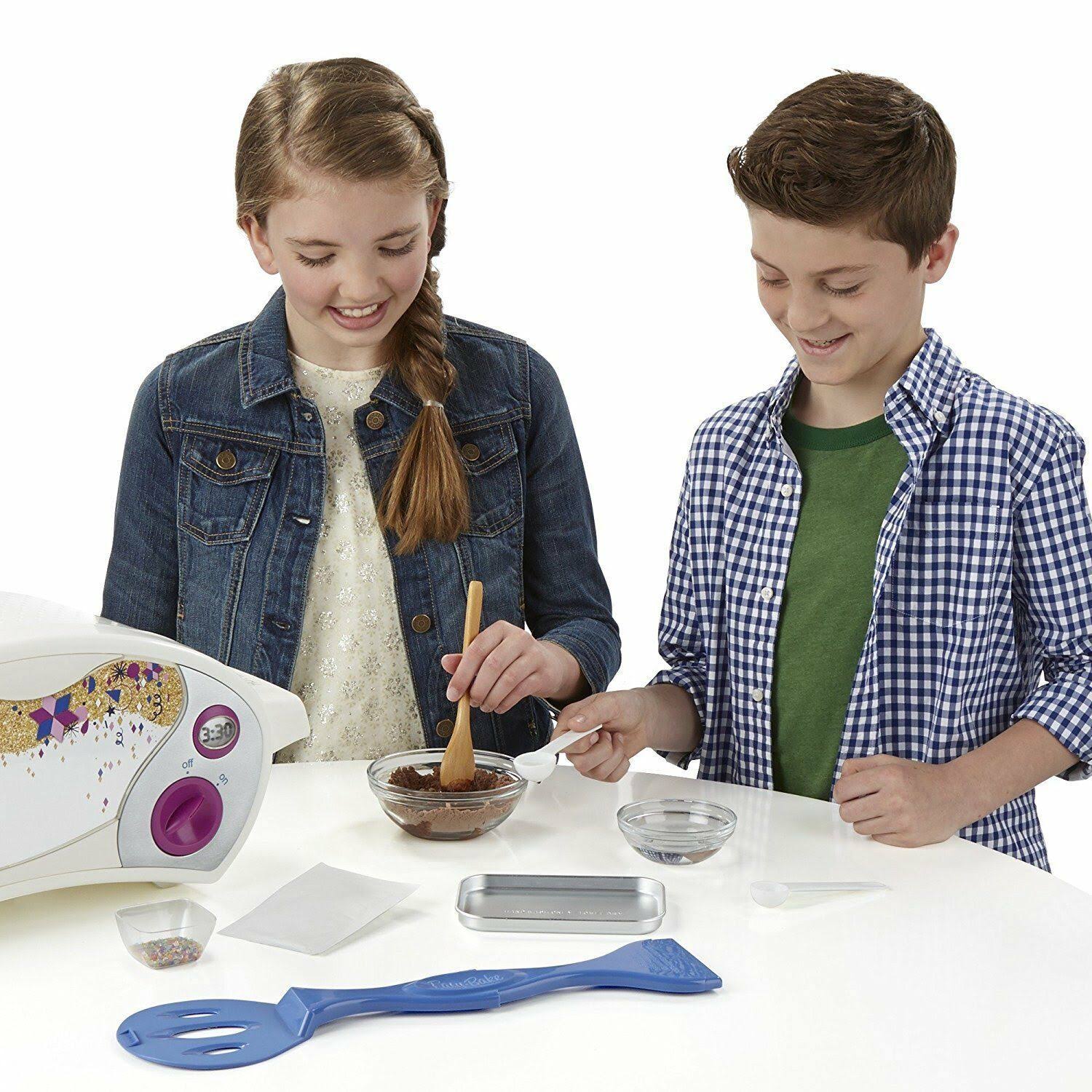 Easy Bake Oven + Star Edition Ultimate Super Pack Refill Set