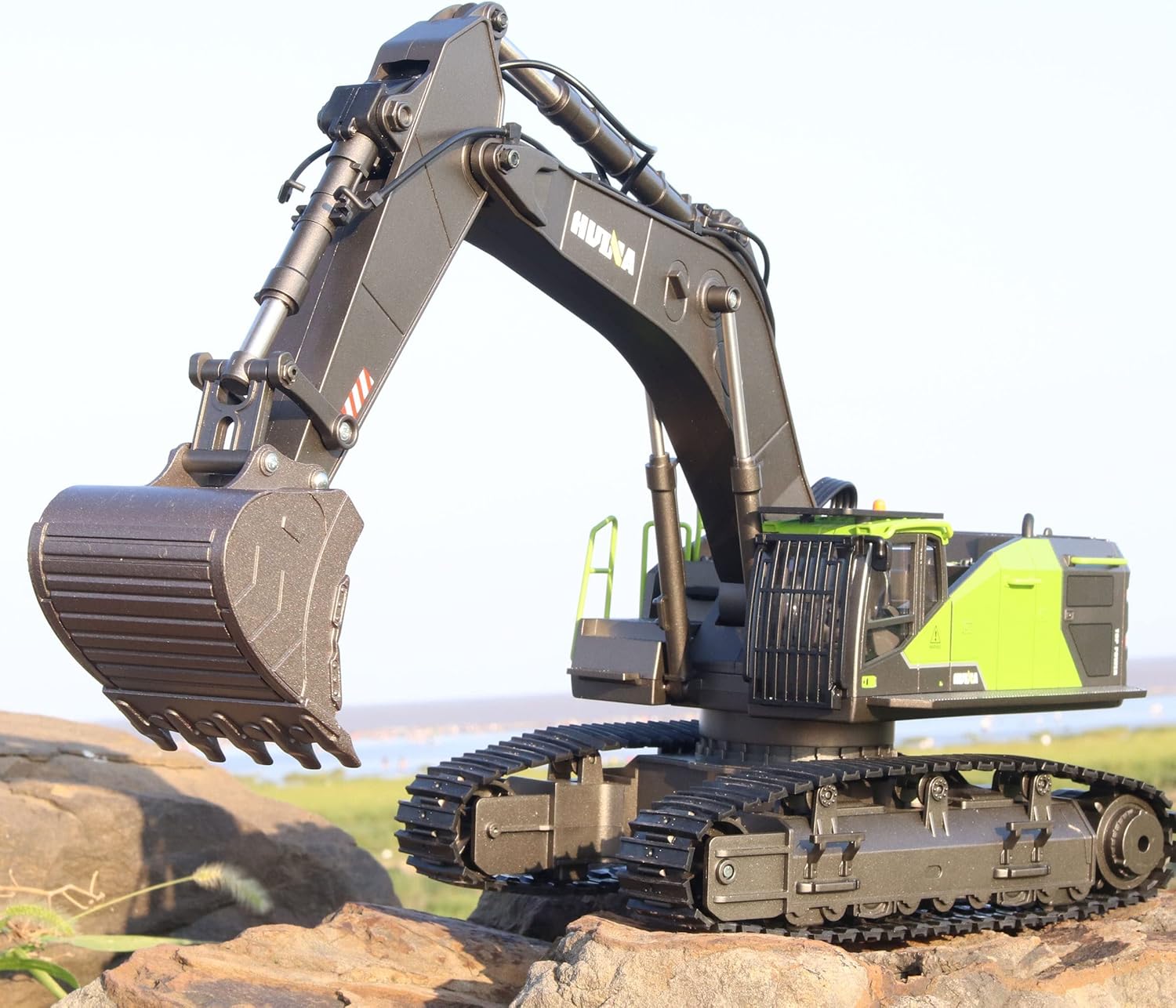 Huina 1593 rc Excavator for Kids Fully Functional Remote Control Excavator for Adults RC Construction Vehicle Toy with LED Light Sounds 2 Batteries… (HUINA 1593)