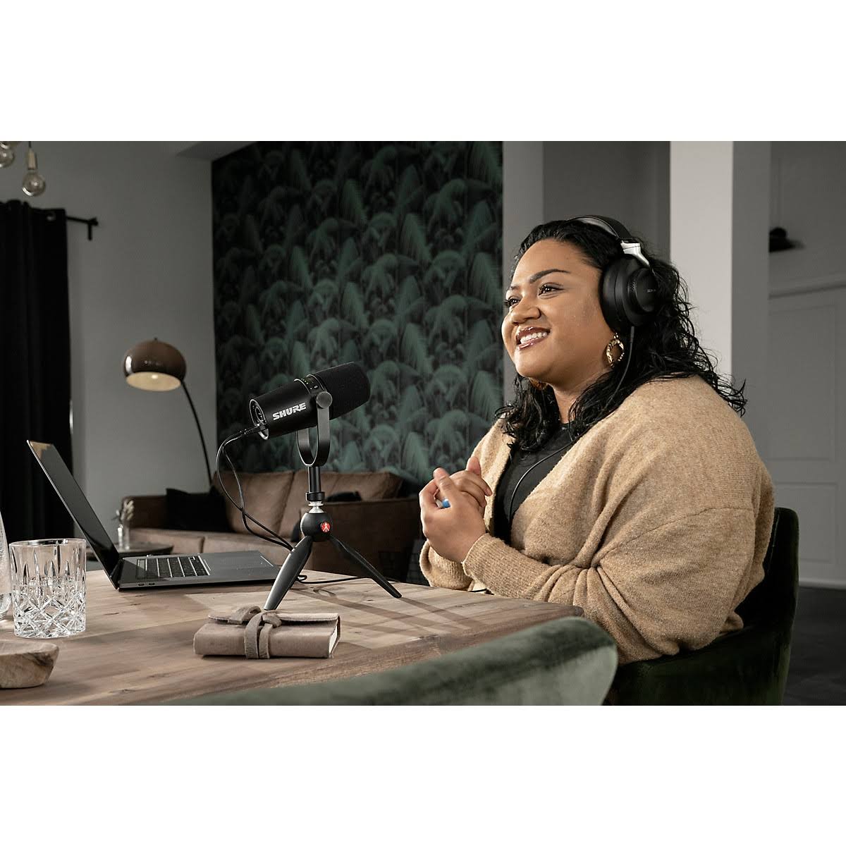 Shure MV7 Podcast Microphone Bundle