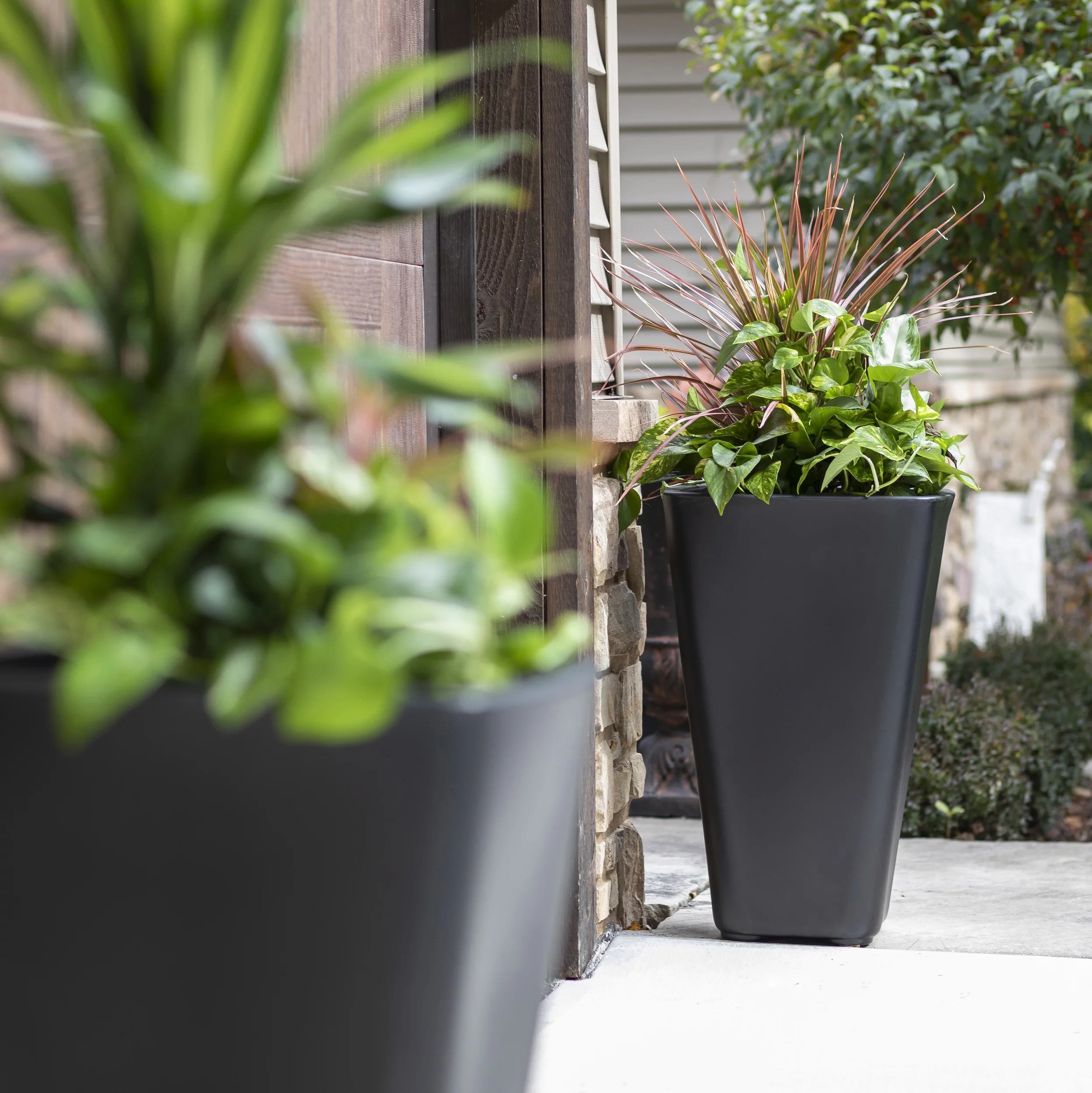 Step2 Bridgeview 26" Tall 2pk Black Square Indoor Outdoor Plastic Planter