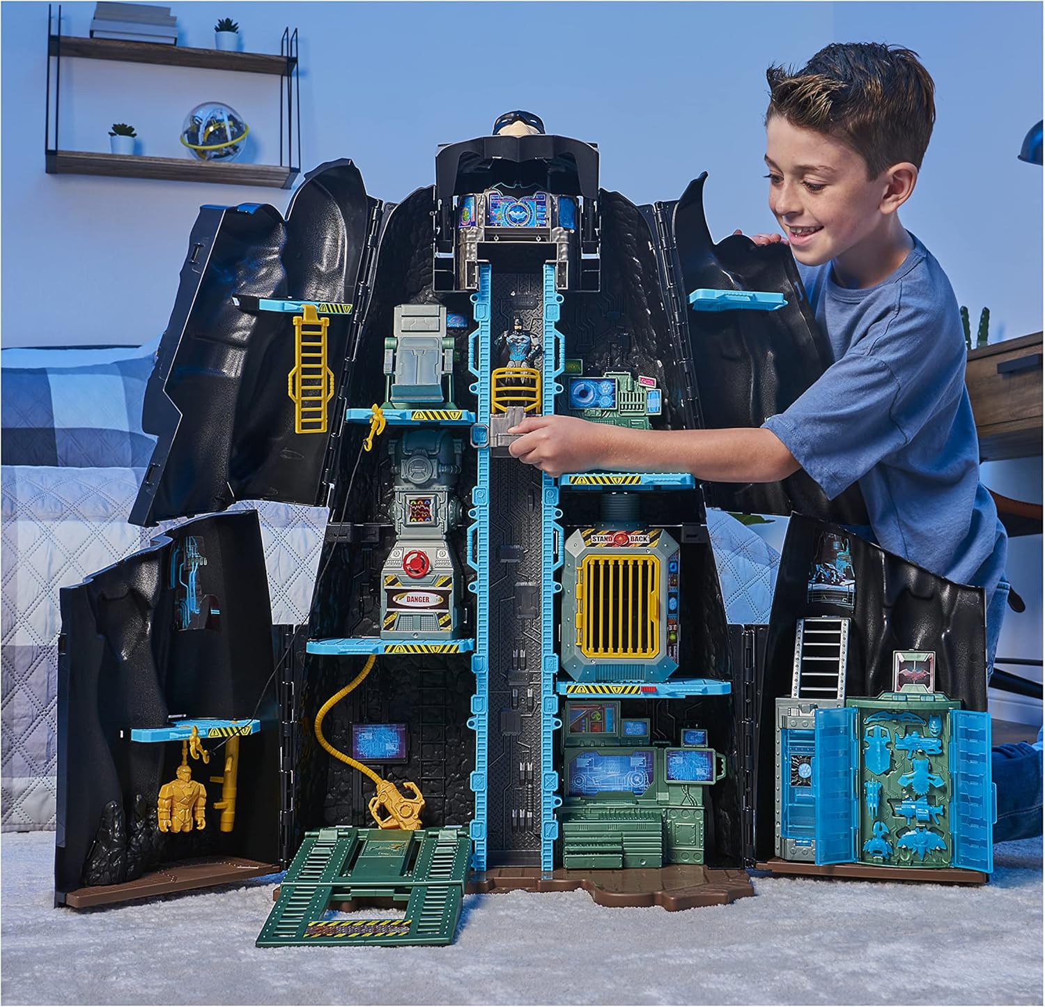 DC Comics Batman, Bat-Tech Batcave, Giant Transforming Playset with Exclusive 4&rdquo; Batman Figure and Accessories, Kids Toys for Boys Aged 4 and Up