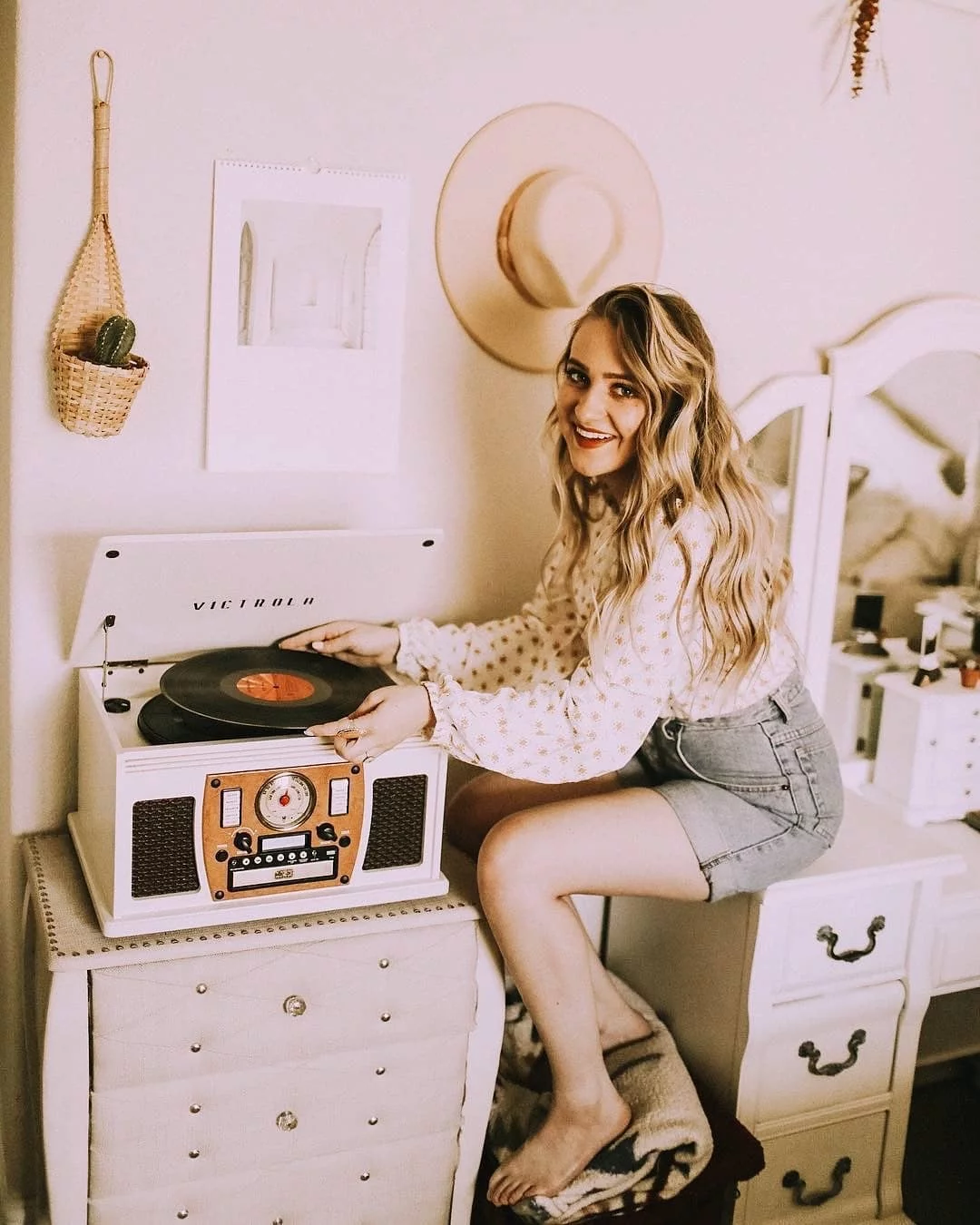 Victrola Wood 8-in-1 Nostalgic Bluetooth Record Player with USB Encoding and 3-speed Turntable - White