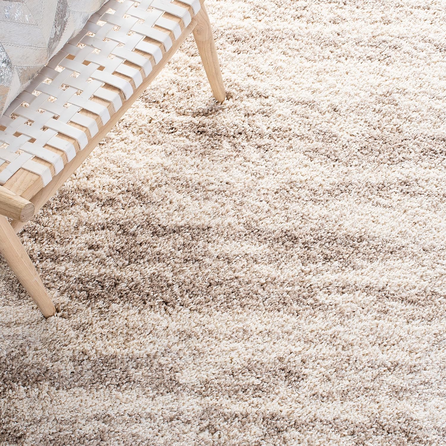 SAFAVIEH Hudson Shag Collection Area Rug - 5'3" x 7'6", Ivory & Beige, Modern Design, Non-Shedding & Easy Care, 2-inch Thick Ideal for High Traffic Areas in Living Room, Bedroom (SGH206B)