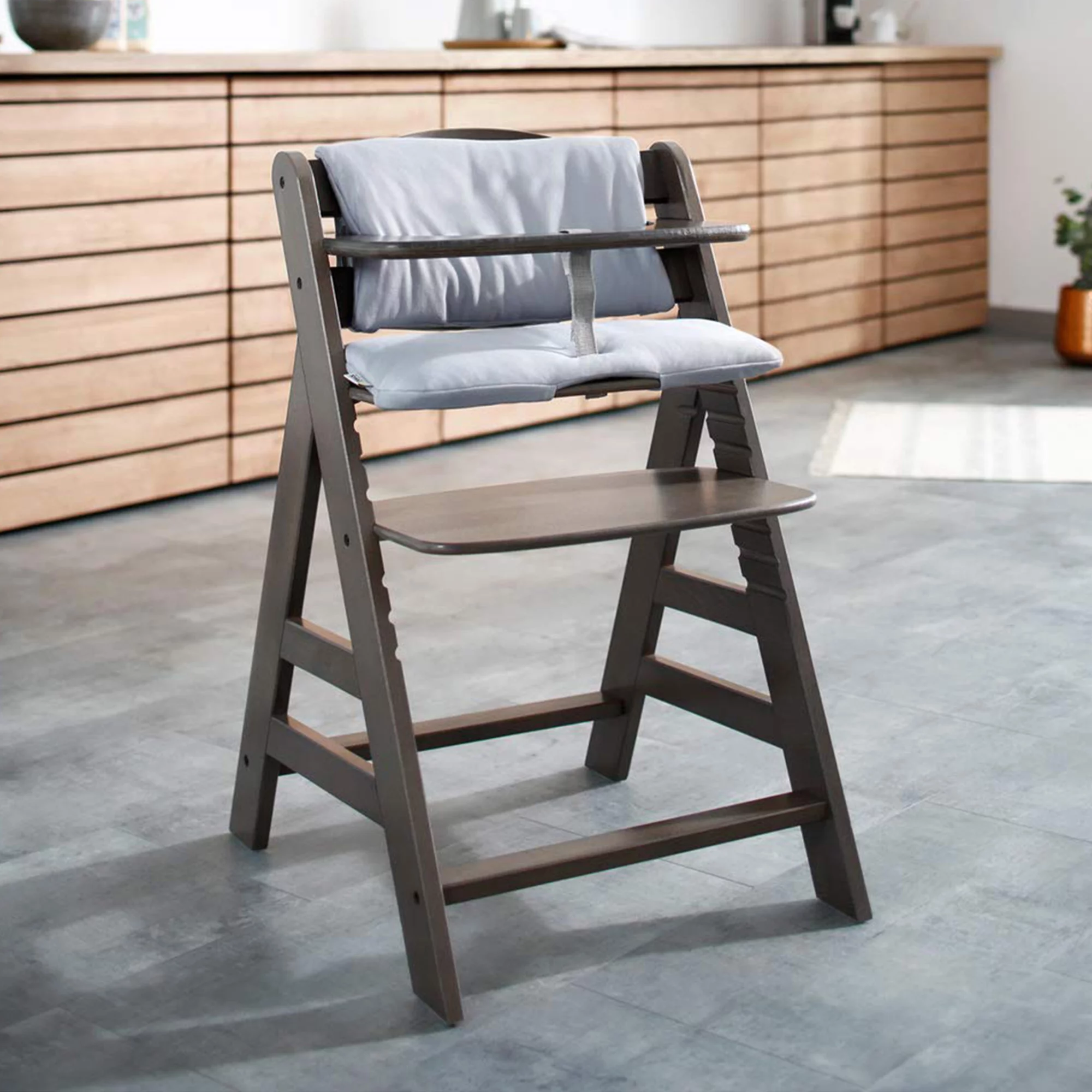 hauck AlphaPlus Grow Along Wooden High Chair w/Grey Tray & Seat Cushion