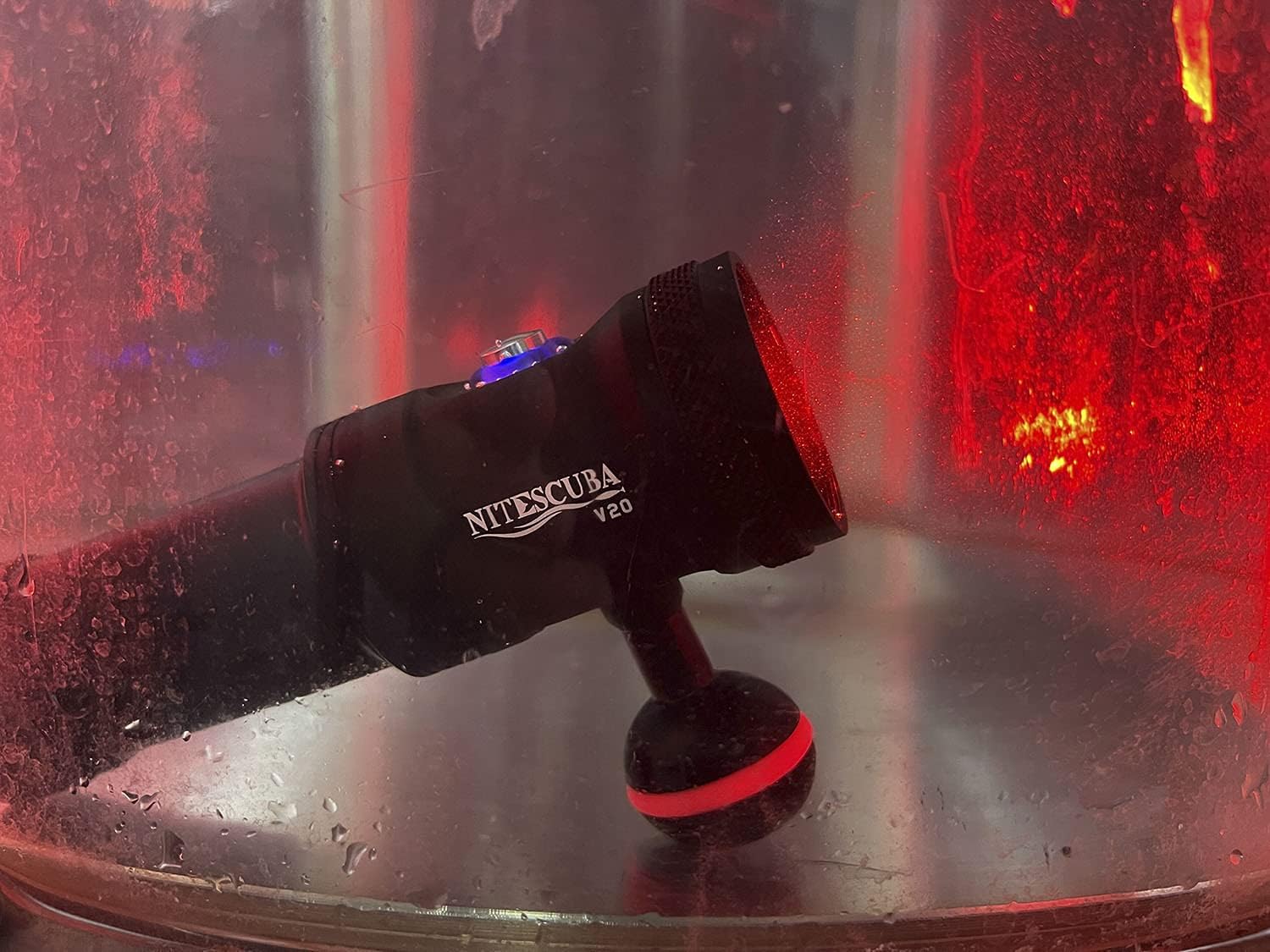 Dive Video Light 2000 Lumen Dive Photography Camera Light for gopro Dive LED Flashlight lamp, 100M/330FT Underwater Flood Light with White Beam red Beam 26650 Battery Rechargeable Torch NiteScuba V20