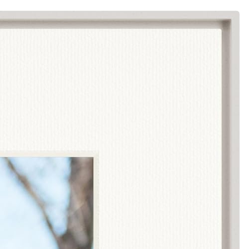 Aura Digital Picture Frame - 10.1" HD Mat Display | Wirecutter's Best Digital Frame for Gifting - Send Photos Directly from Your Phone from Anywhere | Quick & Easy Setup Over WiFi - Free App | Black