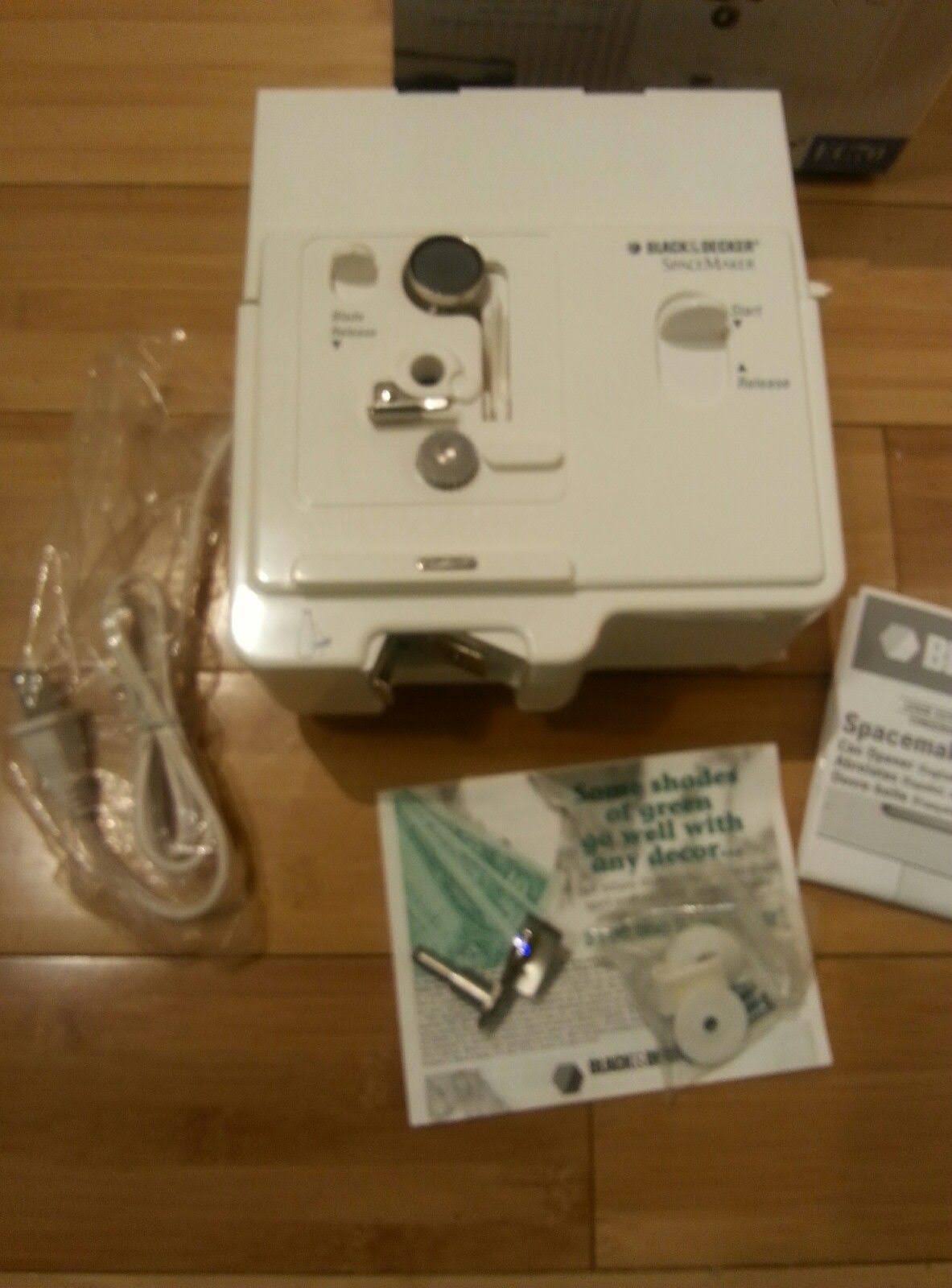 Vintage Black u0026 Decker Spacemaker EC70 Under Cabinet Electric Can Opener