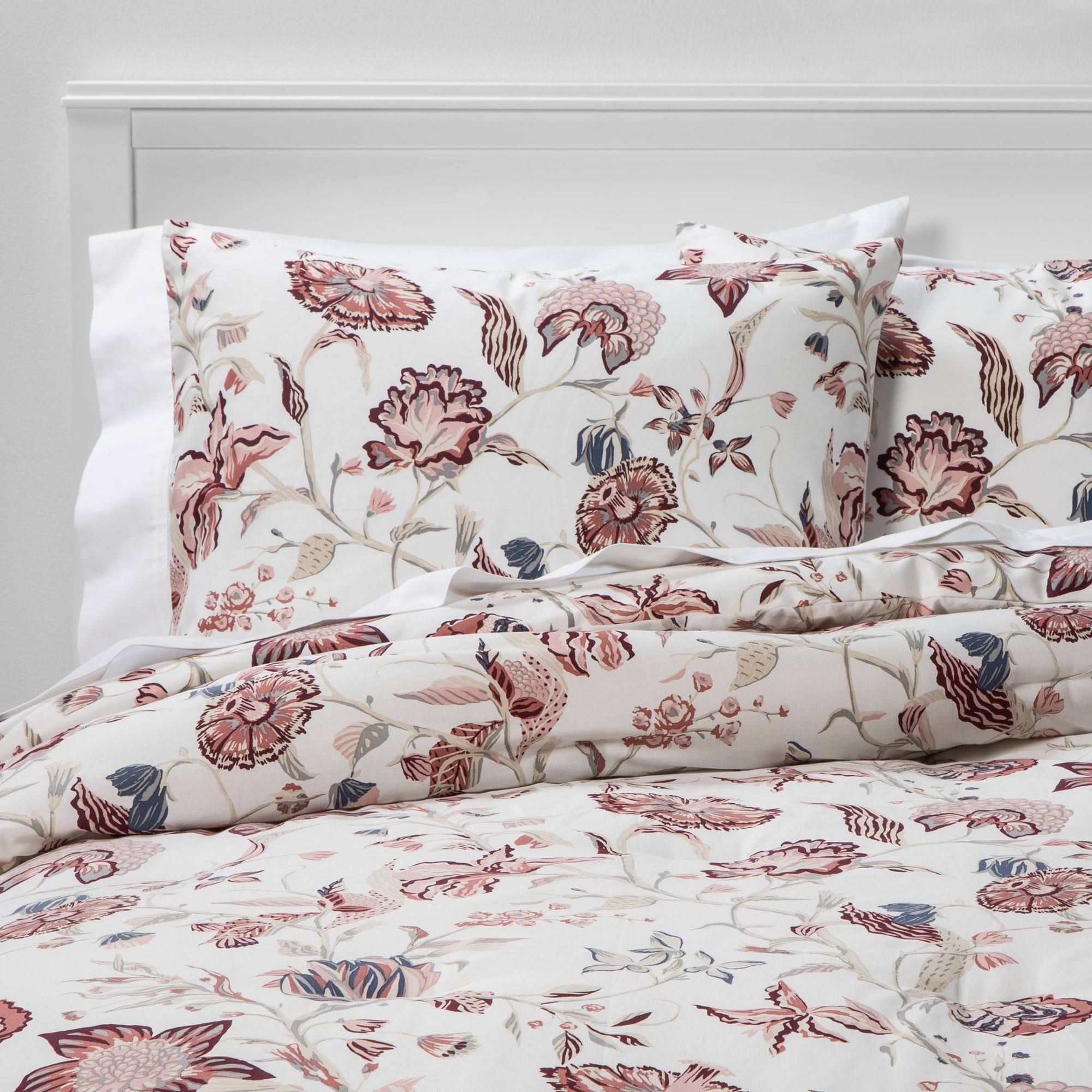 Full/Queen Traditional Floral Printed Family Friendly Comforter u0026 Sham Set Warm - Threshold