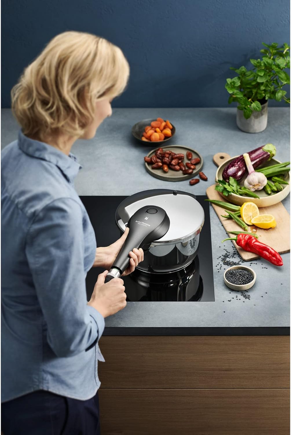 WHF WMF Perfect Premium Pressure 4.5 L Cromargan Polished Stainless Steel 2 Cooking Levels All-in-One Rotary Knob Suitable for Induction Cookers Dishwasher Safe Diameter 22 cm, Silver