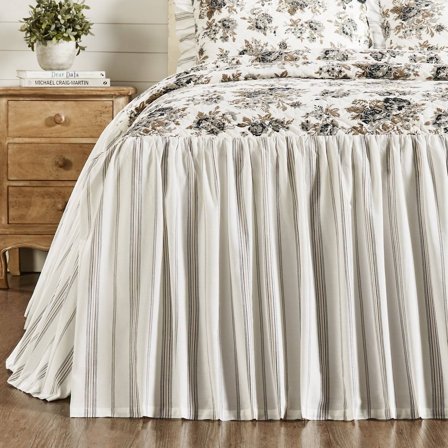 Annie Portabella Floral Ruffled California King Coverlet 84x72+27