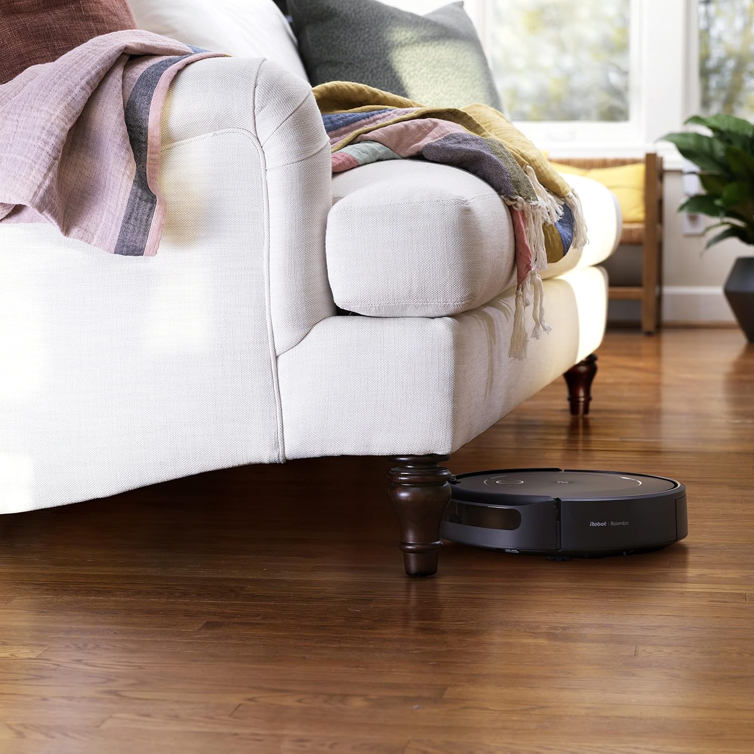 iRobot Roomba i1+ (1552) Wi-Fi Connected Self-Emptying Robot Vacuum, Ideal for Pet Hair, Carpets