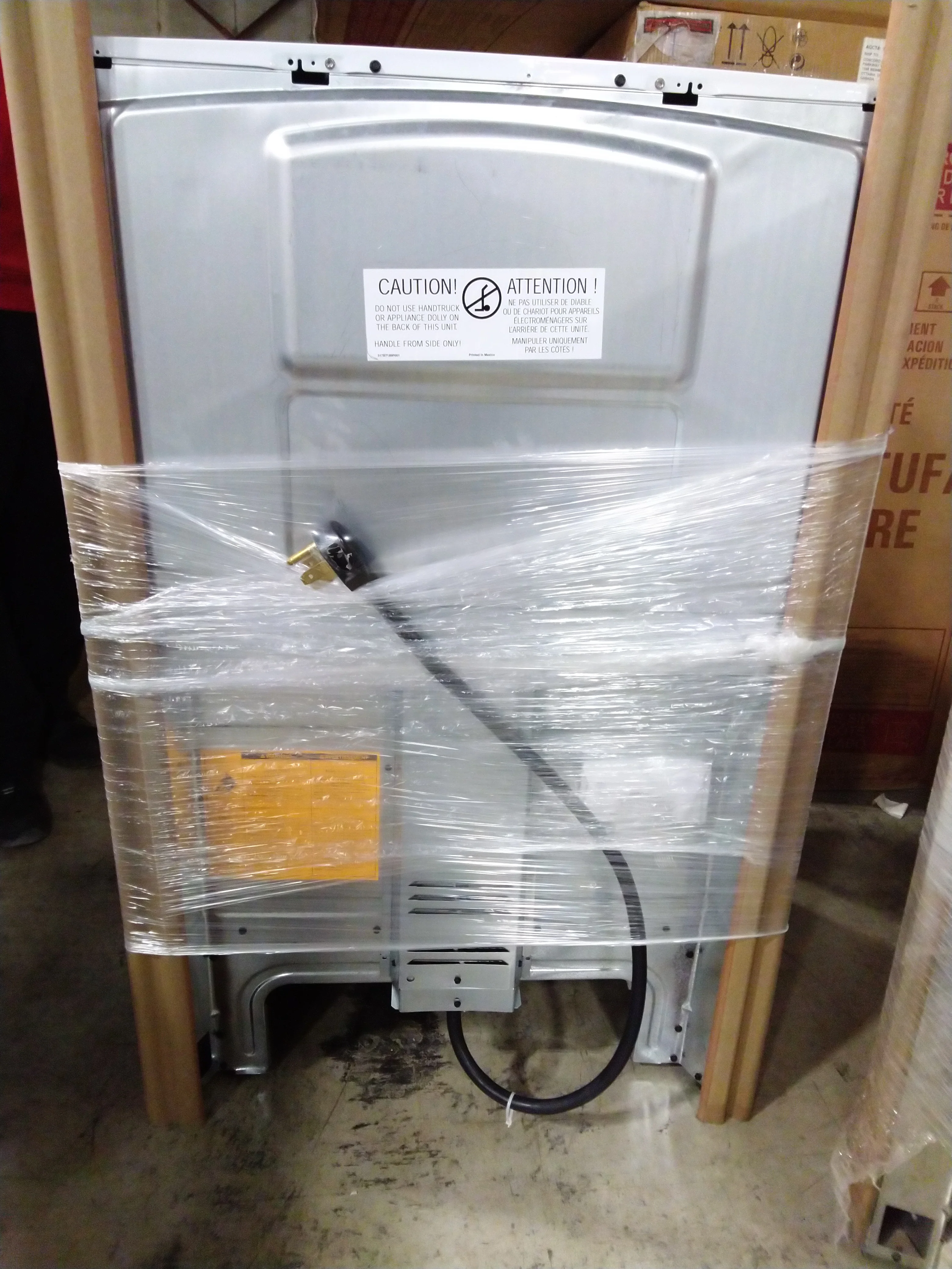 GE 30 in. 5.0 cu. ft. Electric Freestanding Range -  JCB630DKWW