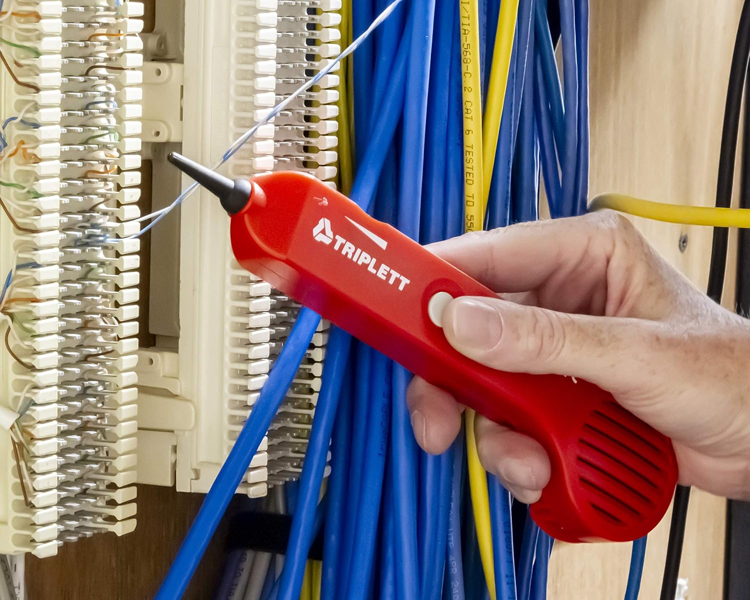 Triplett Fox & Hound Premium Tone and Probe Wire Tracing Kit Generates Multiple Tones with Adjustable Sensitivity for Electrical Wire, LAN Cable, Telephone, and More (3399)