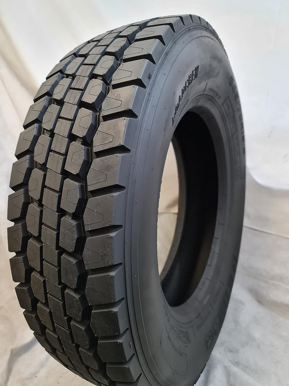 (1-TIRE) 245/70R19.5 R60 Drive ROAD CREW Tires G/14 Ply