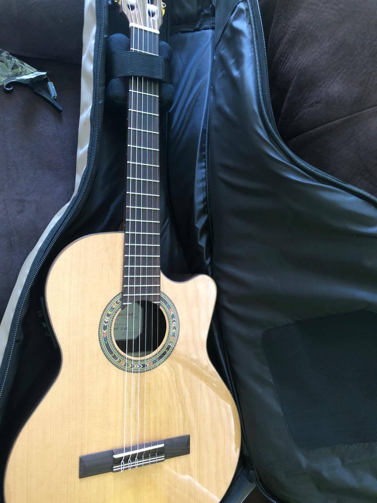 Kremona Verea Cutaway Acoustic-Electric Nylon Guitar Natural