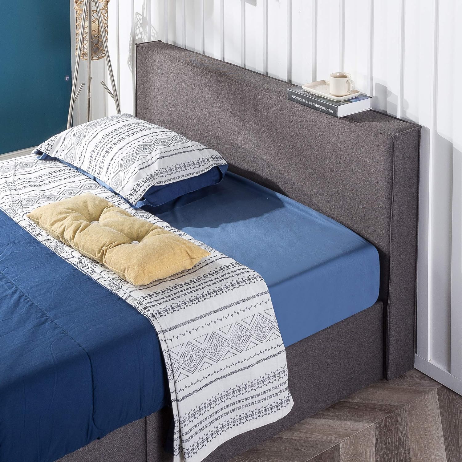ZINUS Finley Upholstered Platform Bed Frame with Lifting Storage / Hydraulic Lifting Under Bed Storage / No Box Spring Needed / Easy Assembly, Queen