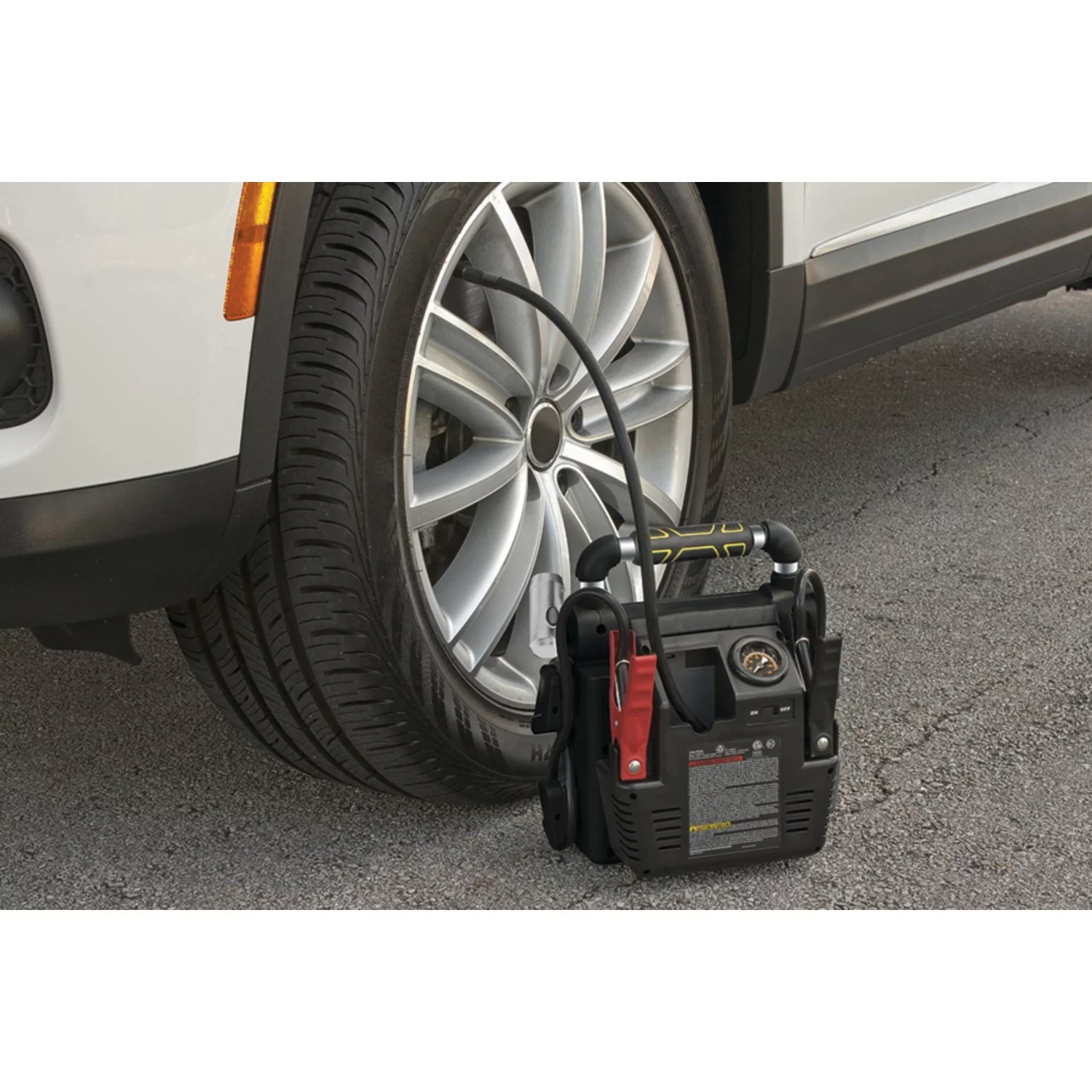 STANLEY J5C09 1000 Peak Amp Jump Starter w/120 PSI Compressor