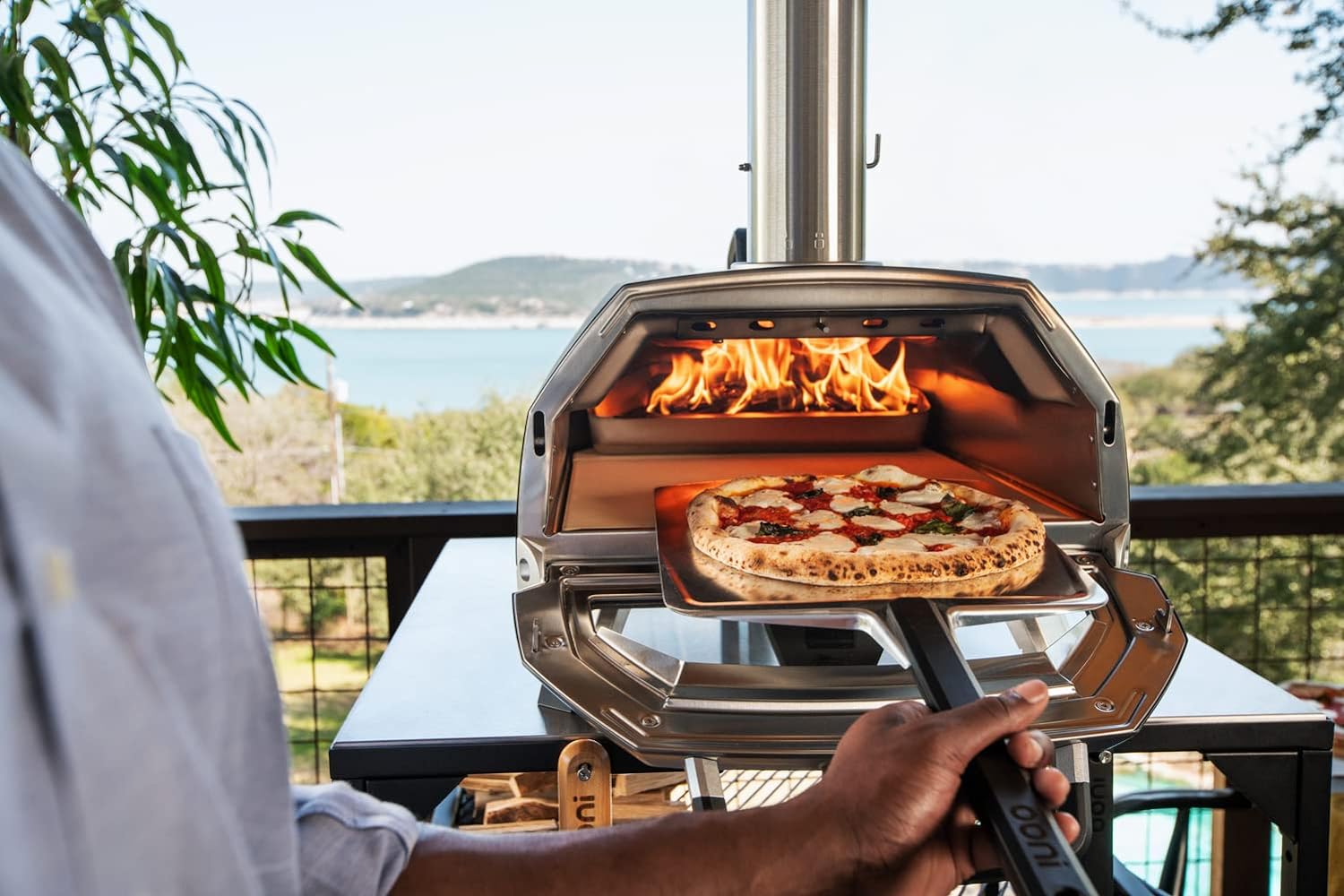 ooni Karu 16 Multi-Fuel Outdoor Pizza Oven - Wood and Gas Fired Oven - Outdoor Cooking Pizza Oven - Fire and Stonebaked Pizza Oven for Authentic Homemade Pizzas - Dual Fuel Pizza Maker