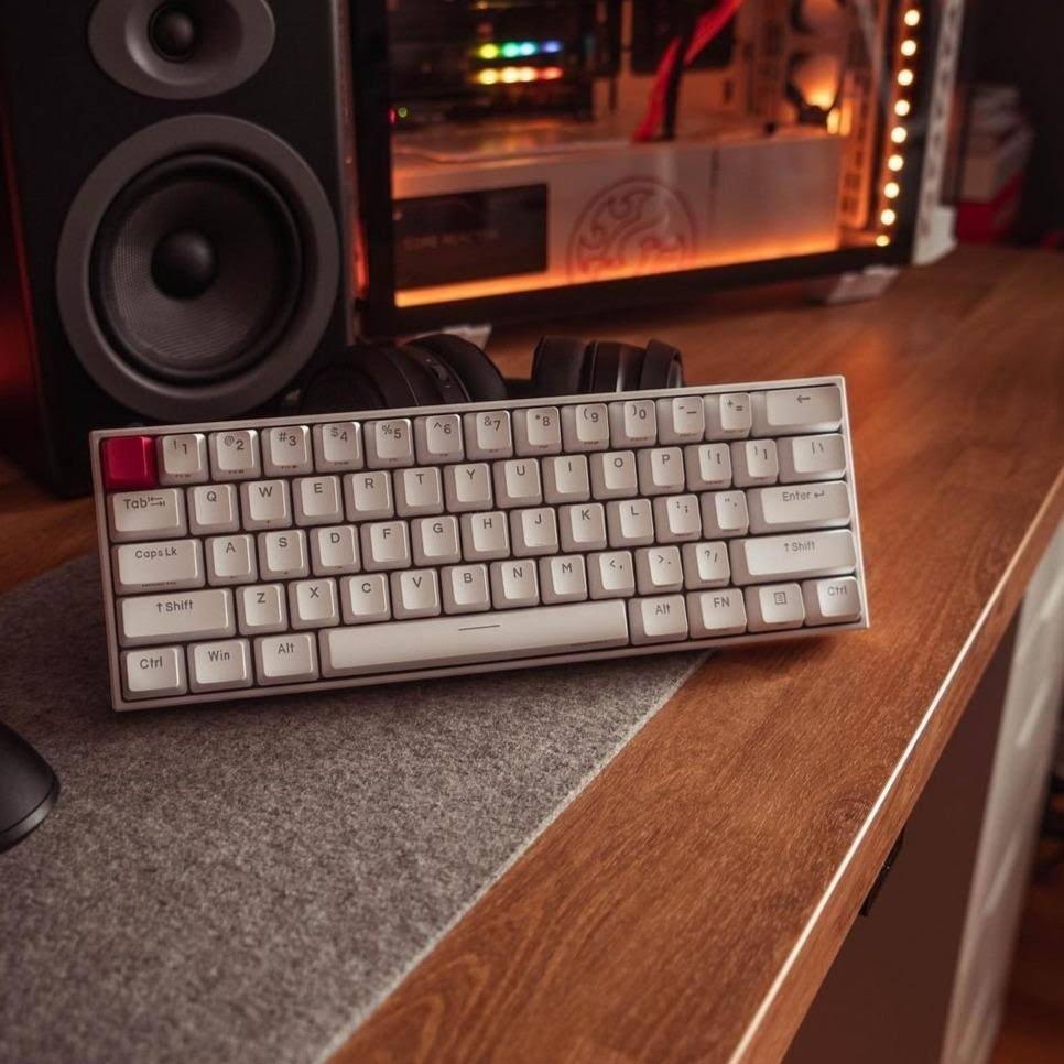 Anne Pro 2 60% Mechanical Keyboard, Bluetooth 5, US Layout Kailh Box Red / Black