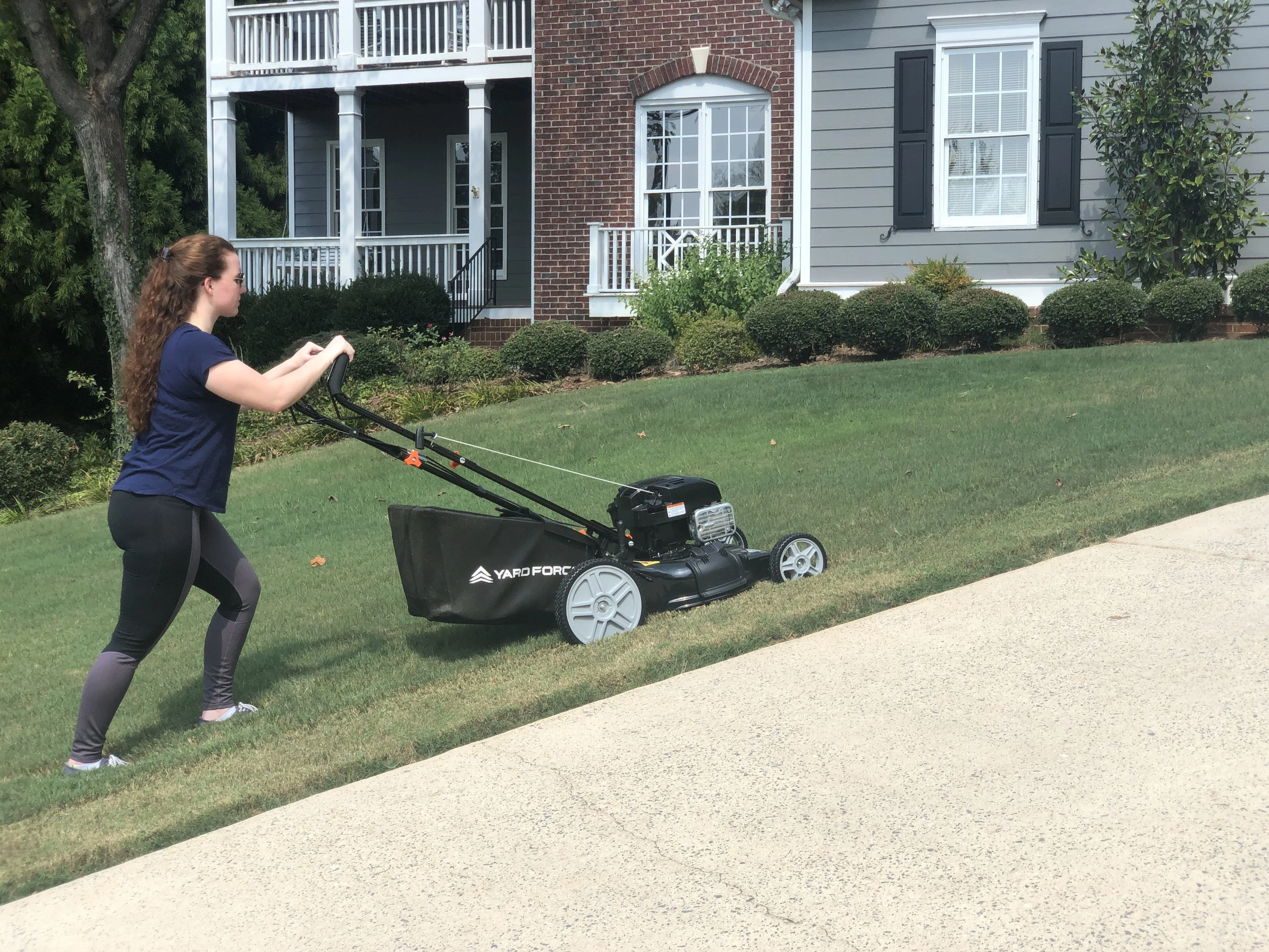 Yard Force Self Propelled Lawn Mower Briggs & Stratton 150cc Gas Engine 22-inch Steel Deck 3-in-1 mulch, bag, side discharge, 12-inch High Rear Wheels