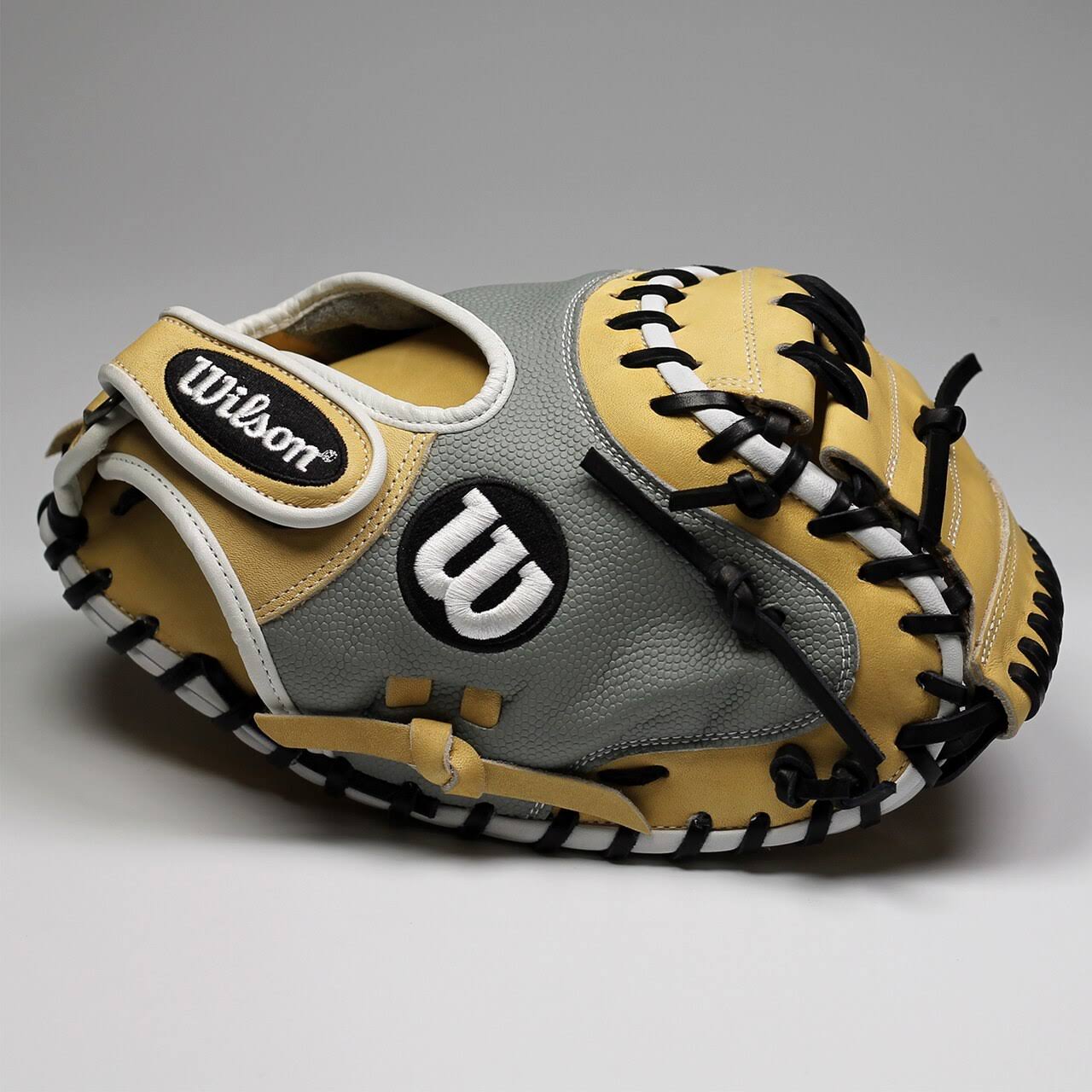 Wilson A2000 Pedroia Fit 33 inch WTA20RB19PFCM33 Baseball Catcher&s Mitt