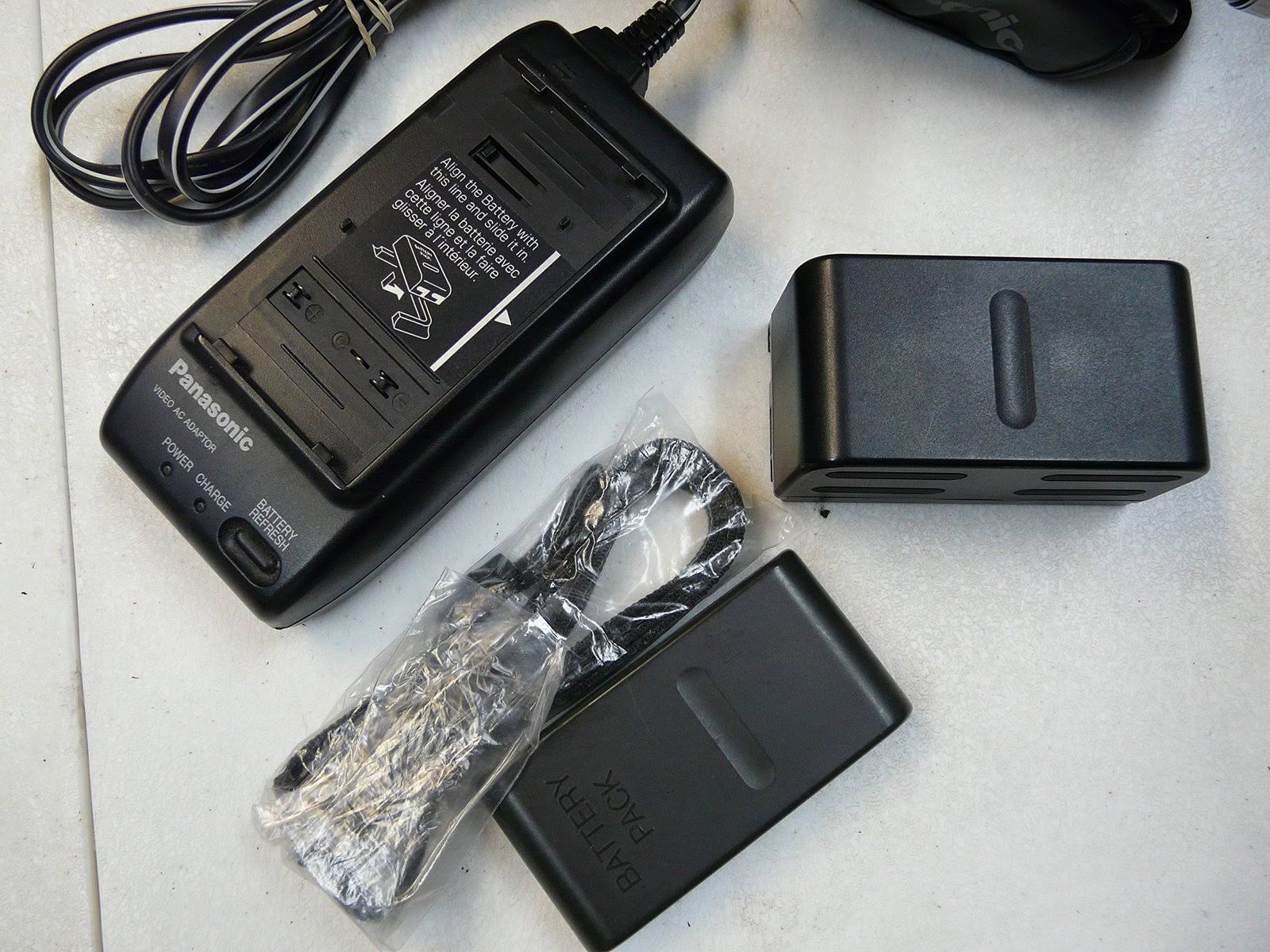 Panasonic PV-L580D Compact VHS/VHS-C Palmcorder Camcorder Bundle
