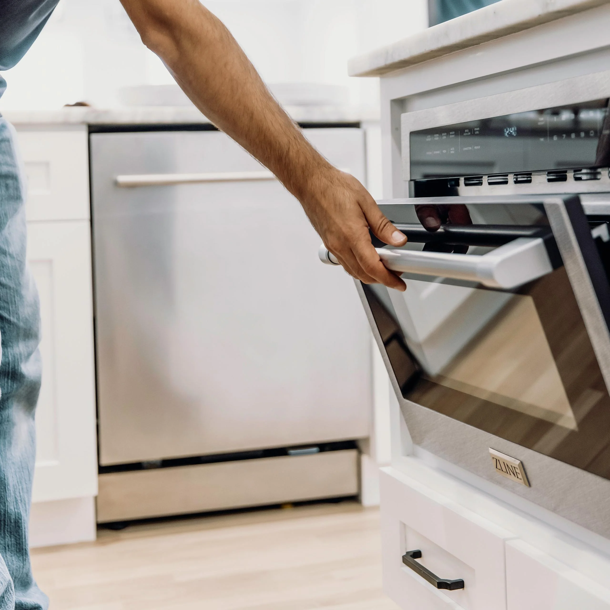 ZLINE 24 Microwave Oven in Stainless Steel