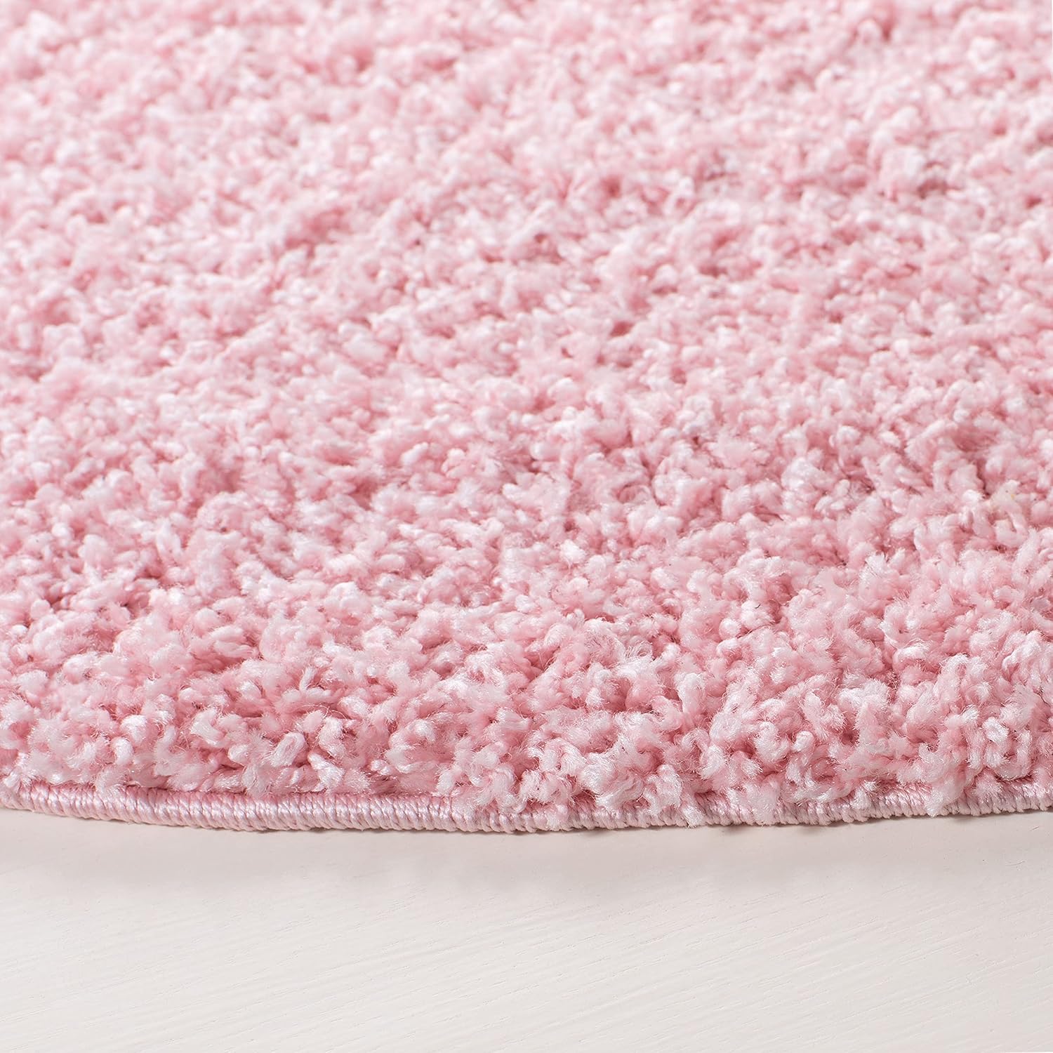 SAFAVIEH Primo Shag Collection Area Rug - 4' Round, Light Pink, Solid Design, Non-Shedding & Easy Care, 1.2-inch Thick Ideal for High Traffic Areas in Living Room, Bedroom (PRM300U)