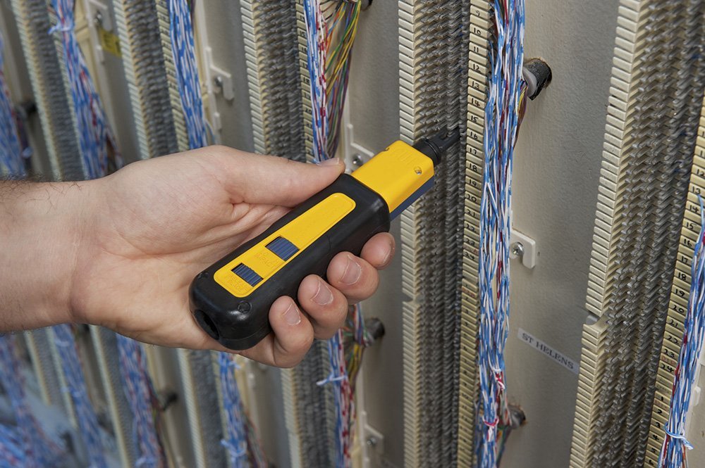 Fluke Networks 11293000 Pro-Tool Kit IS60 with Punch Down Tool