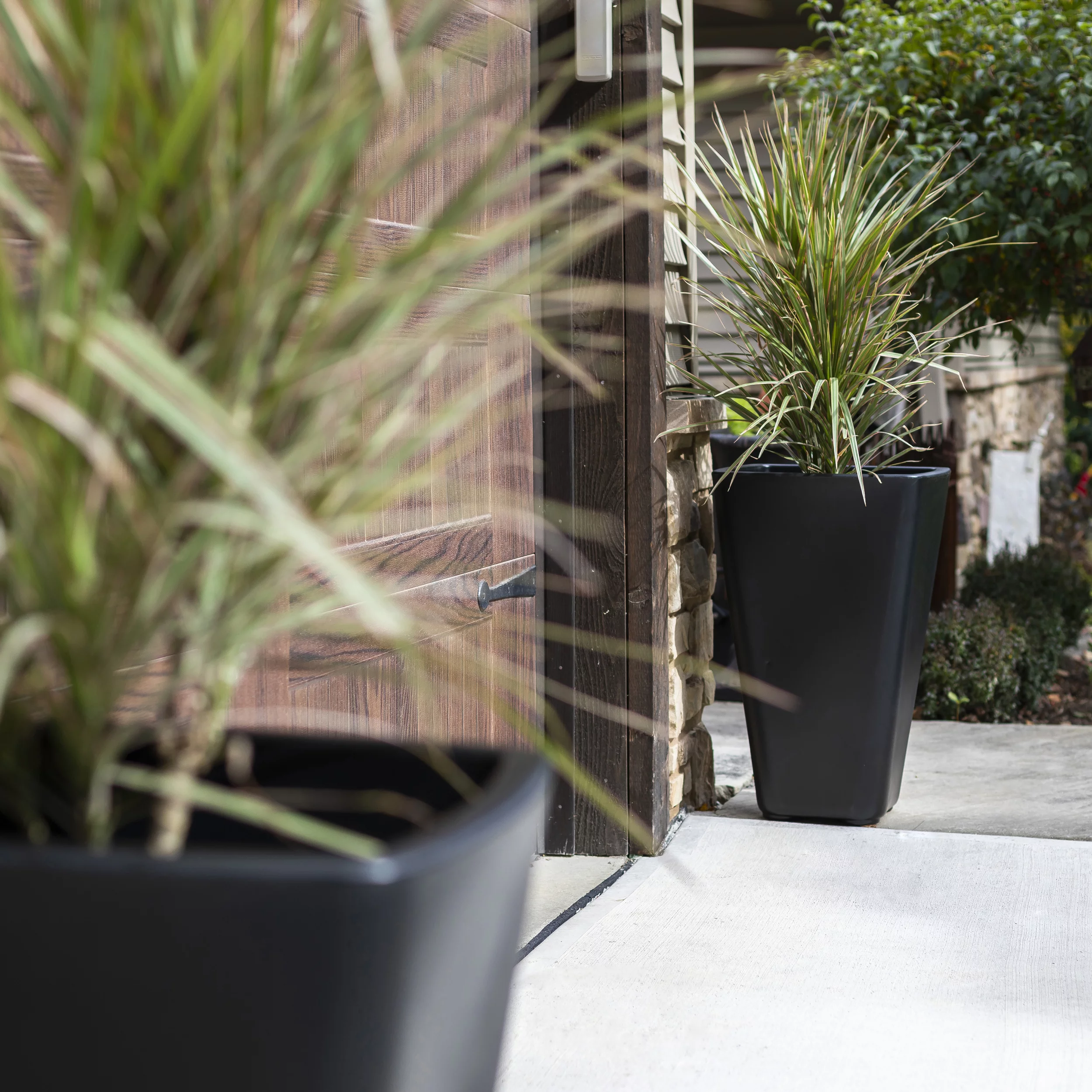 Step2 Bridgeview 26" Tall 2pk Black Square Indoor Outdoor Plastic Planter