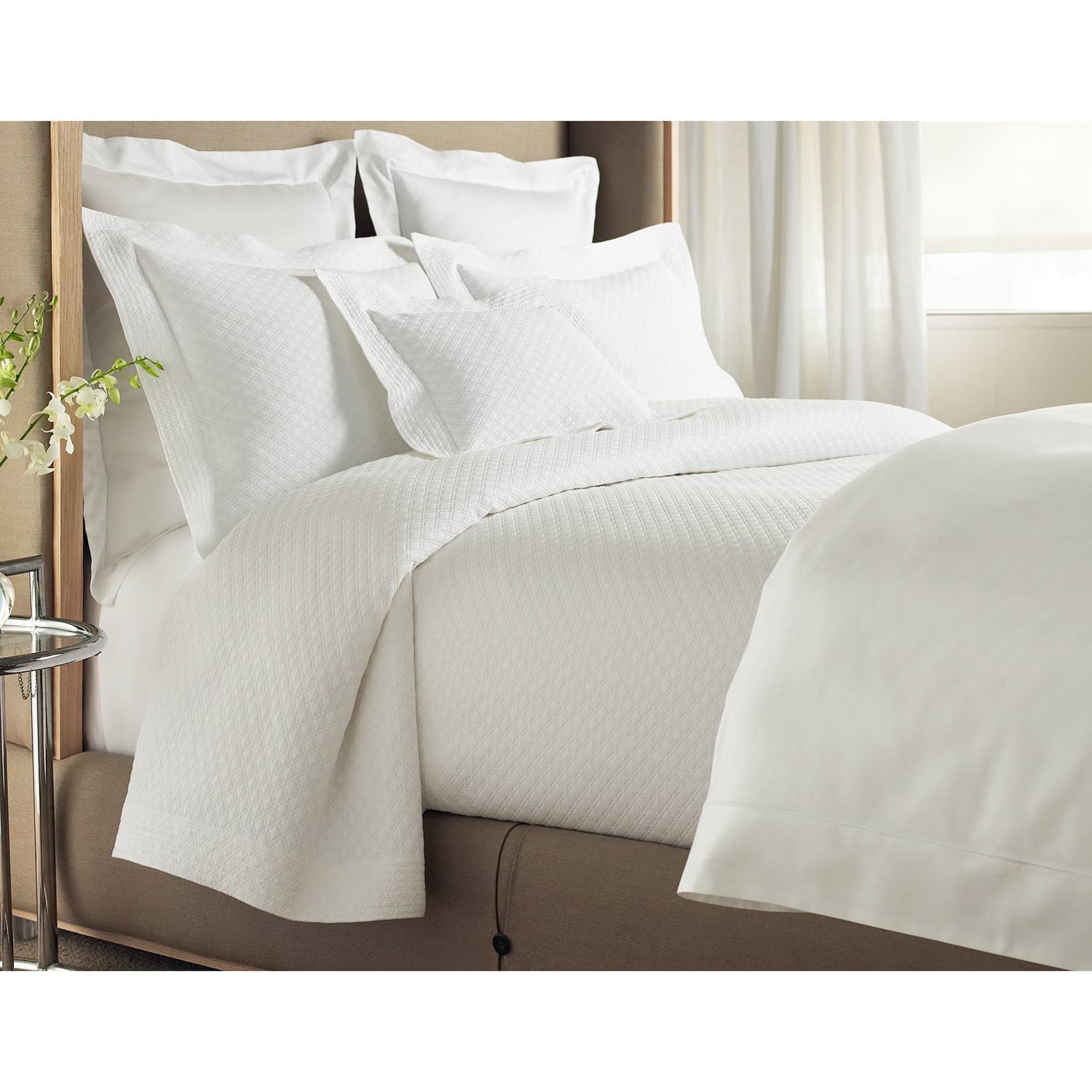 Peacock Alley Alyssa Coverlet, Queen, White
