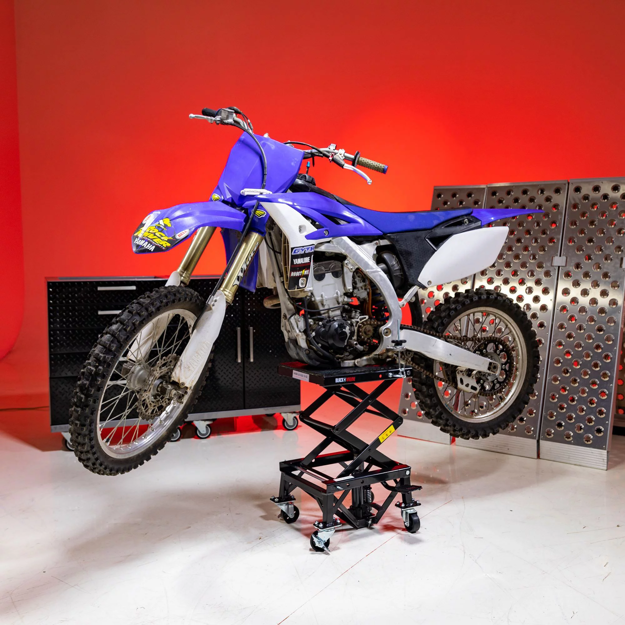 Black Widow Hydraulic Motorcycle Scissor Lift with Casters