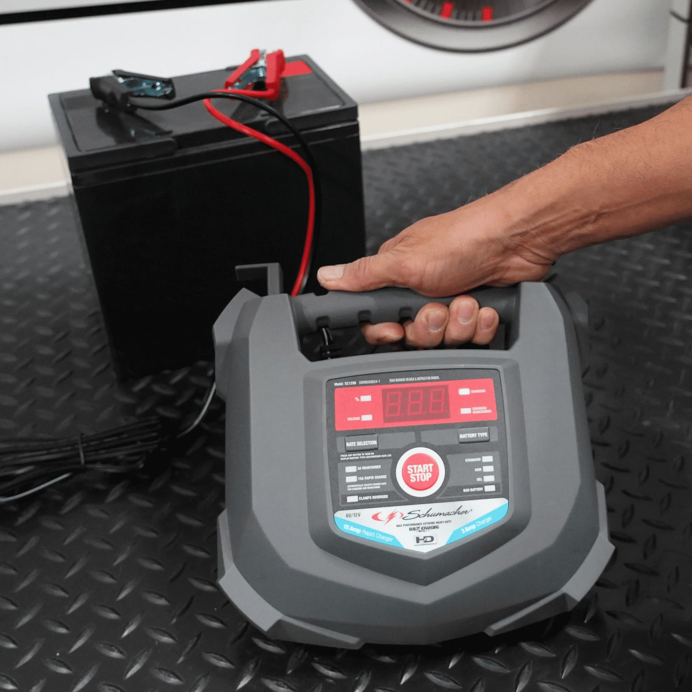 Schumacher SC1280 15A 6V/12V Fully Automatic Battery Charger/Maintainer – Auto & Marine - New in Box