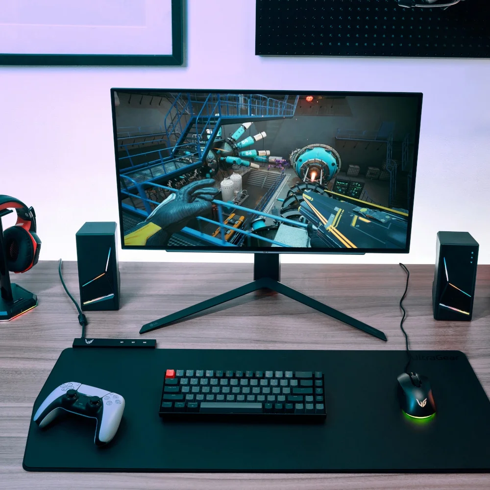 LG 27" UltraGear™ OLED Gaming Monitor QHD with 240Hz Refresh Rate 0.03ms Response Time - 27GR95QE-B