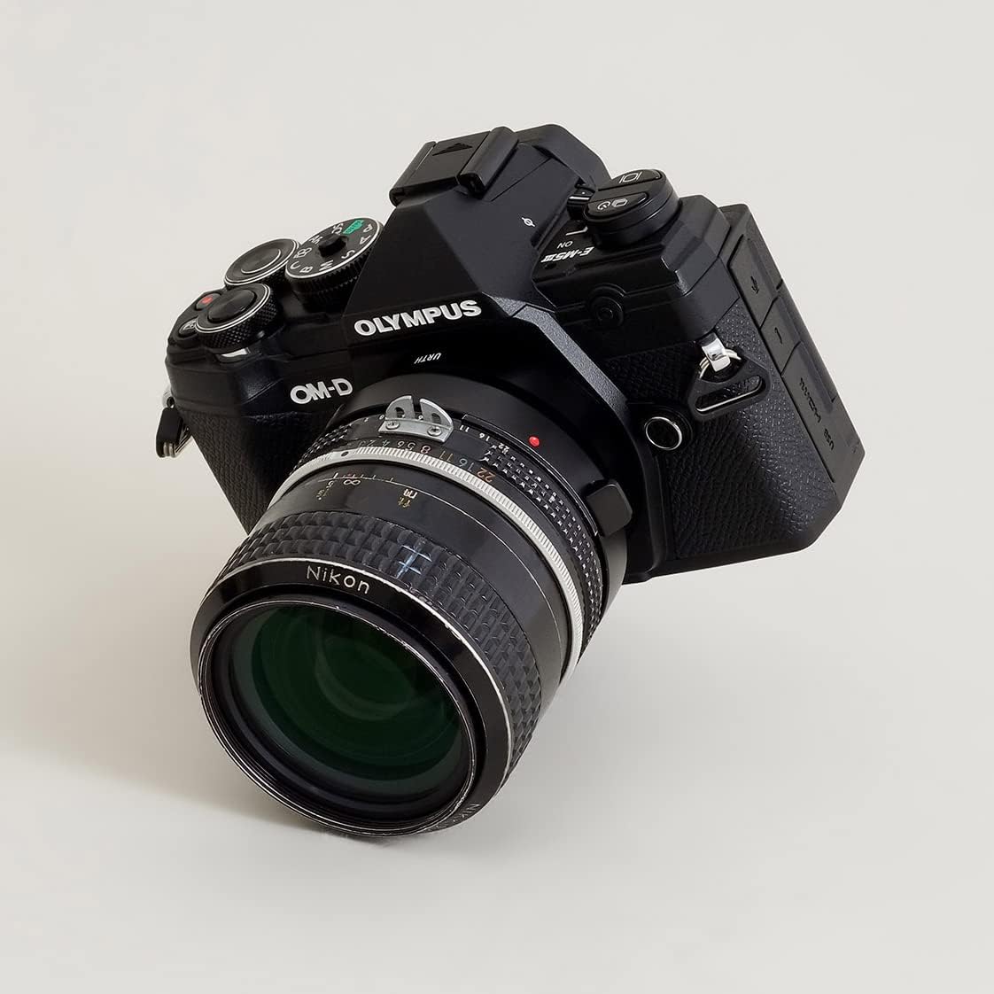 Urth Lens Mount Adapter: Compatible with Olympus OM Lens to Micro Four Thirds (M4/3) Camera Body