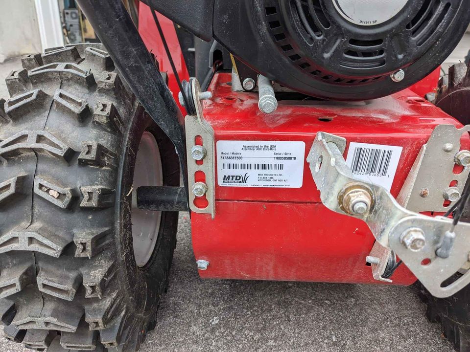 24 Yard Machines 2-Stage SNOW BLOWER 208CC Powermore Engine & Electric Start