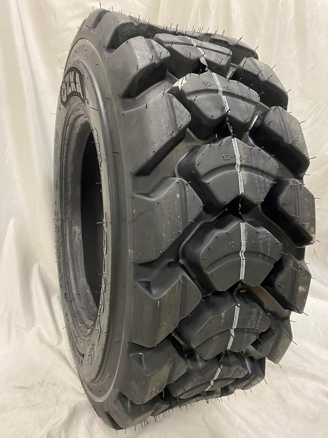 12-16.5, 12x16.5 ROAD CREW 14 Ply OZKA KNK66 Bobcat and pay loader Tires