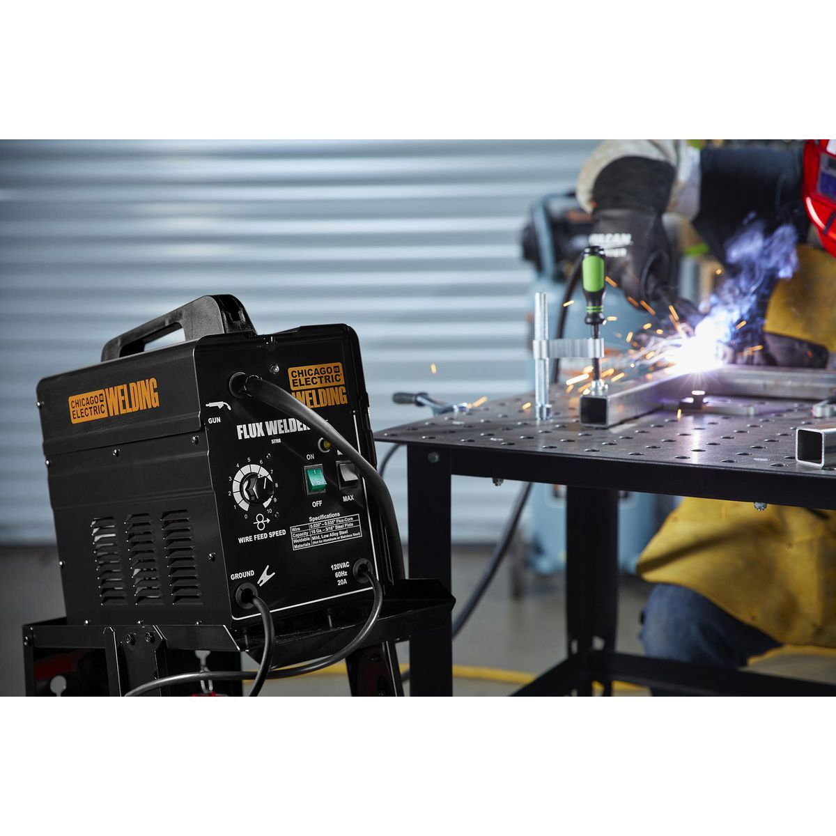 CHICAGO ELECTRIC Flux 125 Welder