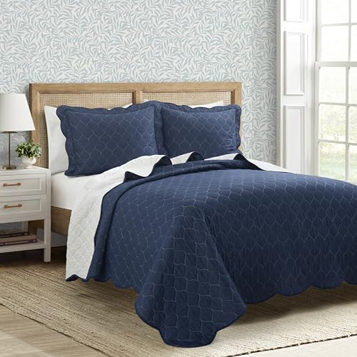 Lush Decor Coastal Chic Scallop Edge Reversible 3 Piece Quilt Set, King/Cal King, Slate Blue & White