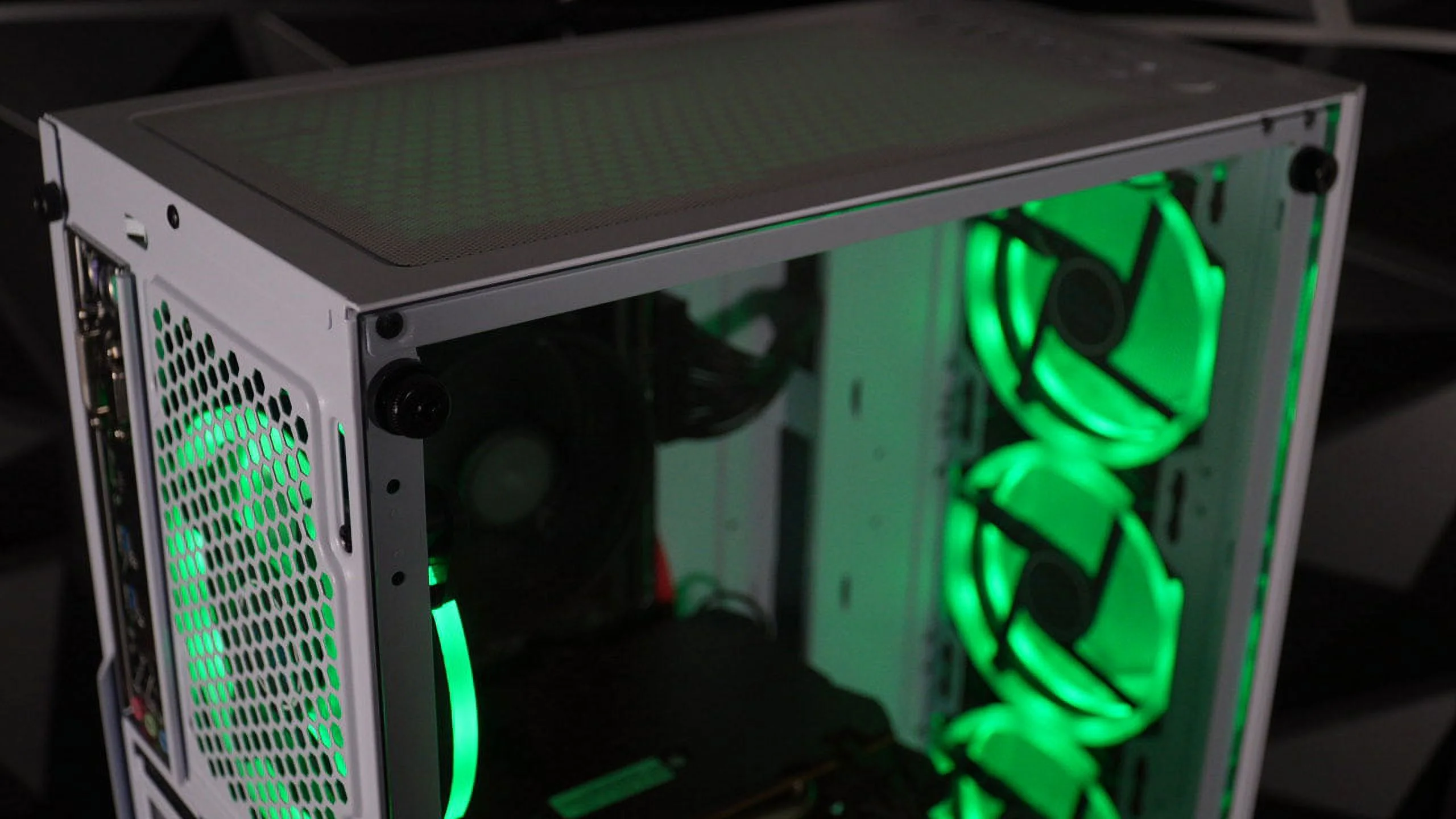 ViprTech Mutineer Gaming PC Desktop - Intel i7 (3.8GHz), NVIDIA GTX 1660 Super 6GB, 16GB RAM, 512GB NVMe SSD, RGB Keyboard Mouse, White