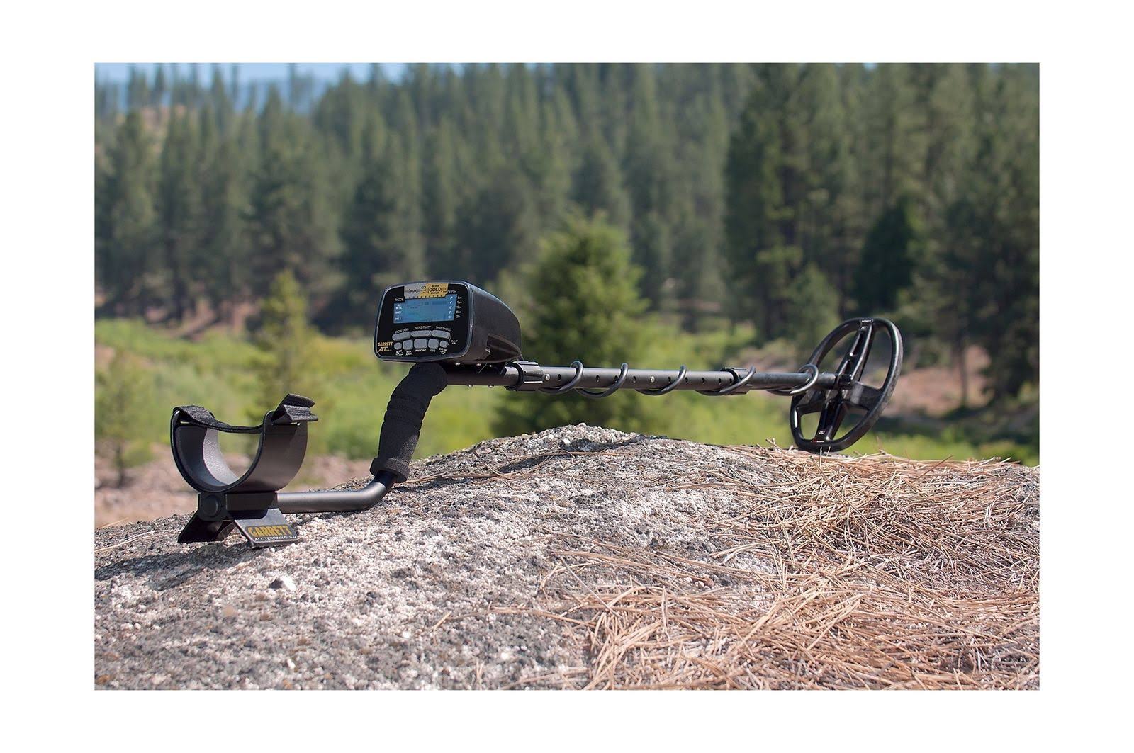Garrett at Gold Waterproof Metal Detector with Headphones and ProPointer at Pinpointer