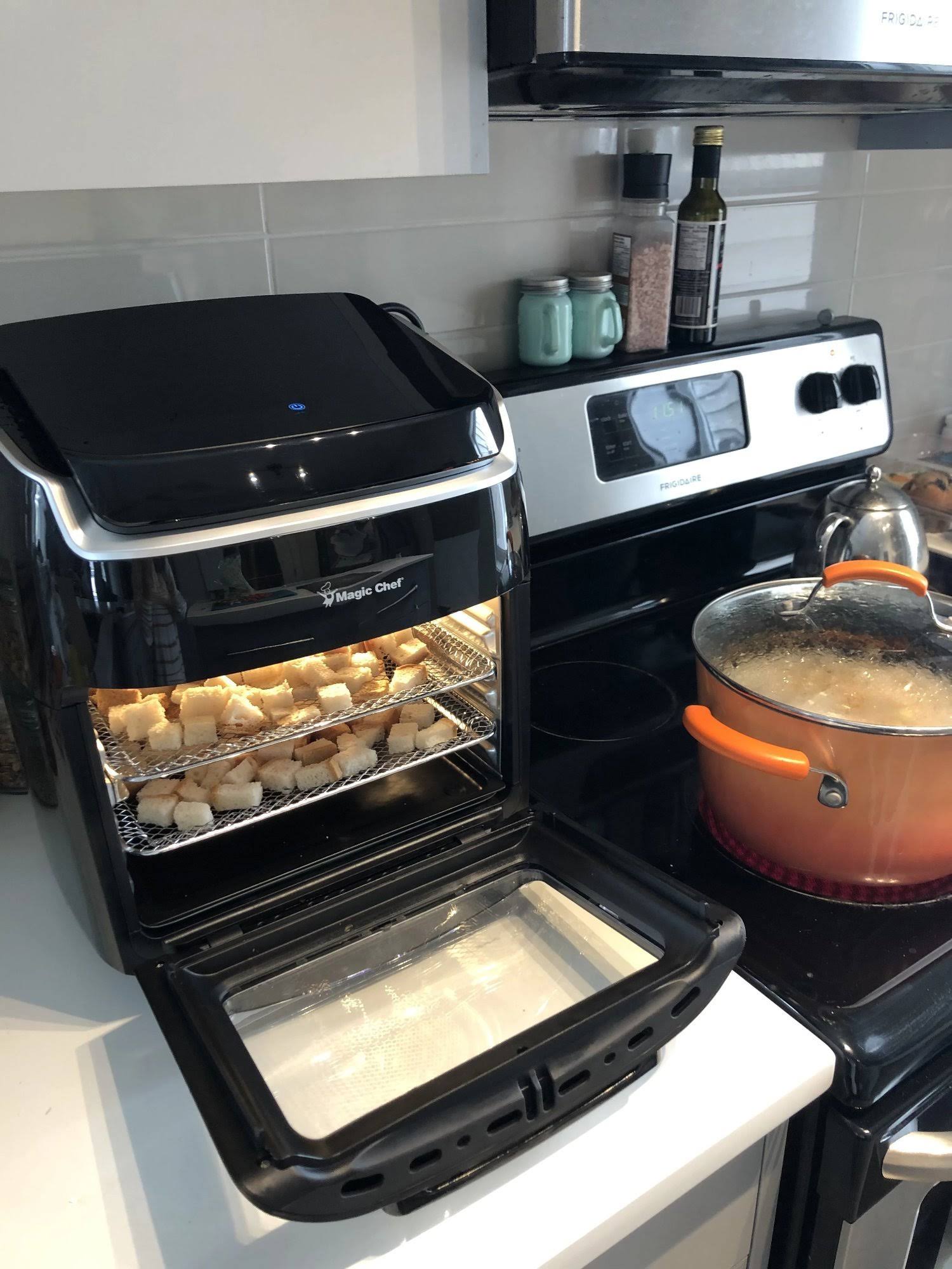 Magic Chef MAF105BKD0 Air Fryer Oven