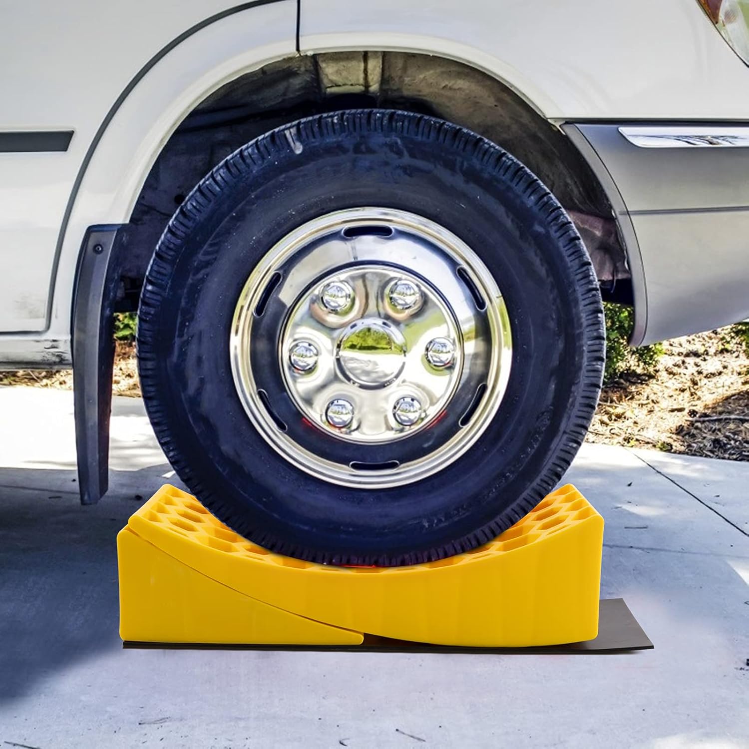 2-Pack Camper Leveler Kit- Heavy Duty RV Levelers RV Leveling Blocks Includes 2 Curved Levelers 2 Wheel Chocks 2 Anti-Slip Rubber Grip Mats for RV Camper Travel Trailer Motorhome Up to 30,000 lbs Pack of 2