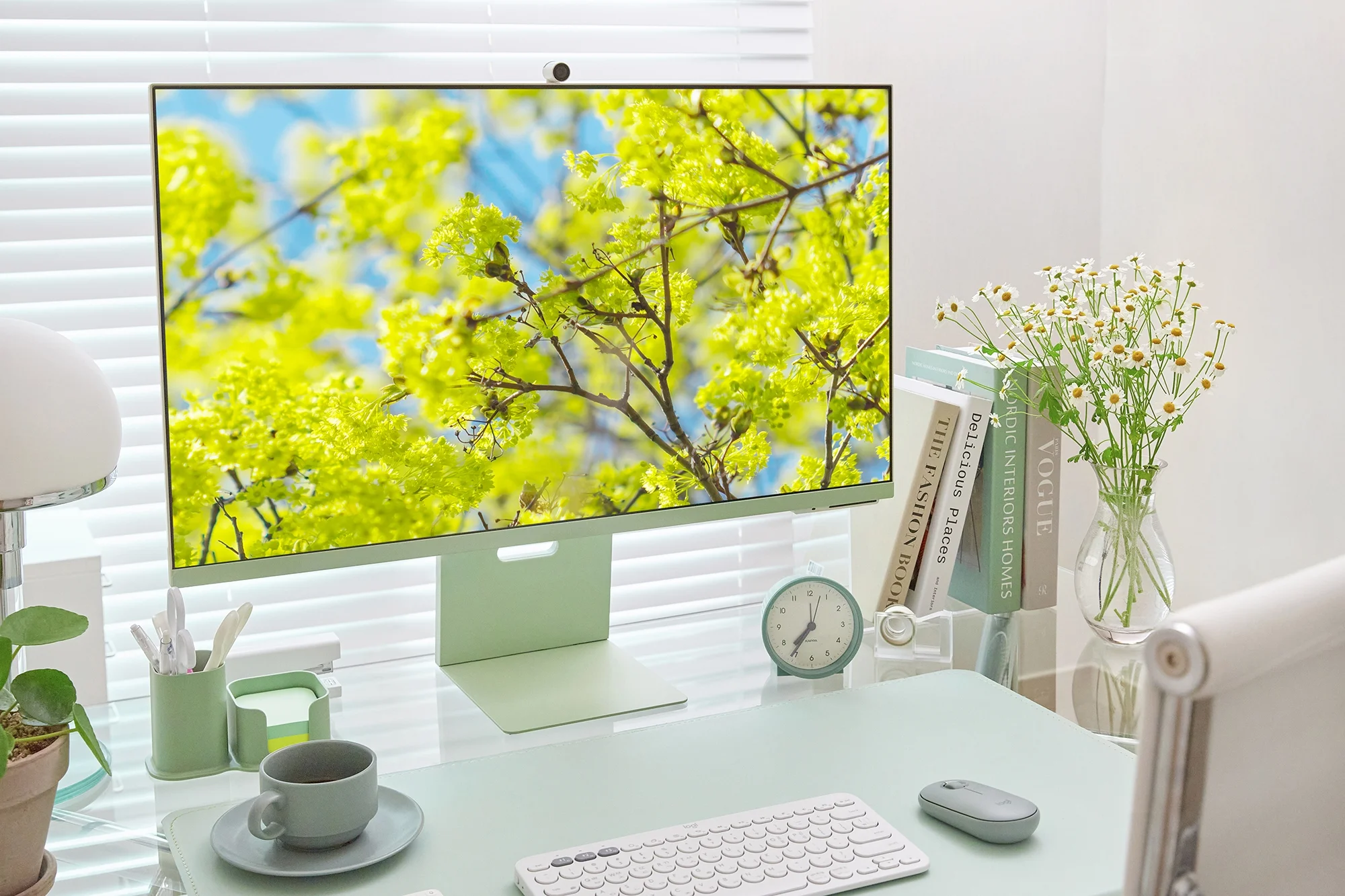 SAMSUNG 32" Class M80B 4K UHD Smart Monitor with Streaming TV and SlimFit Camera Included - Spring Green