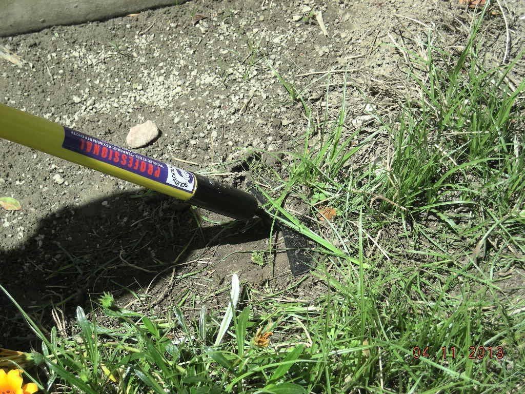 Forgecaft USA Winged Weeding Hoe- Classic Triangle Weeding Hoe CR8131F